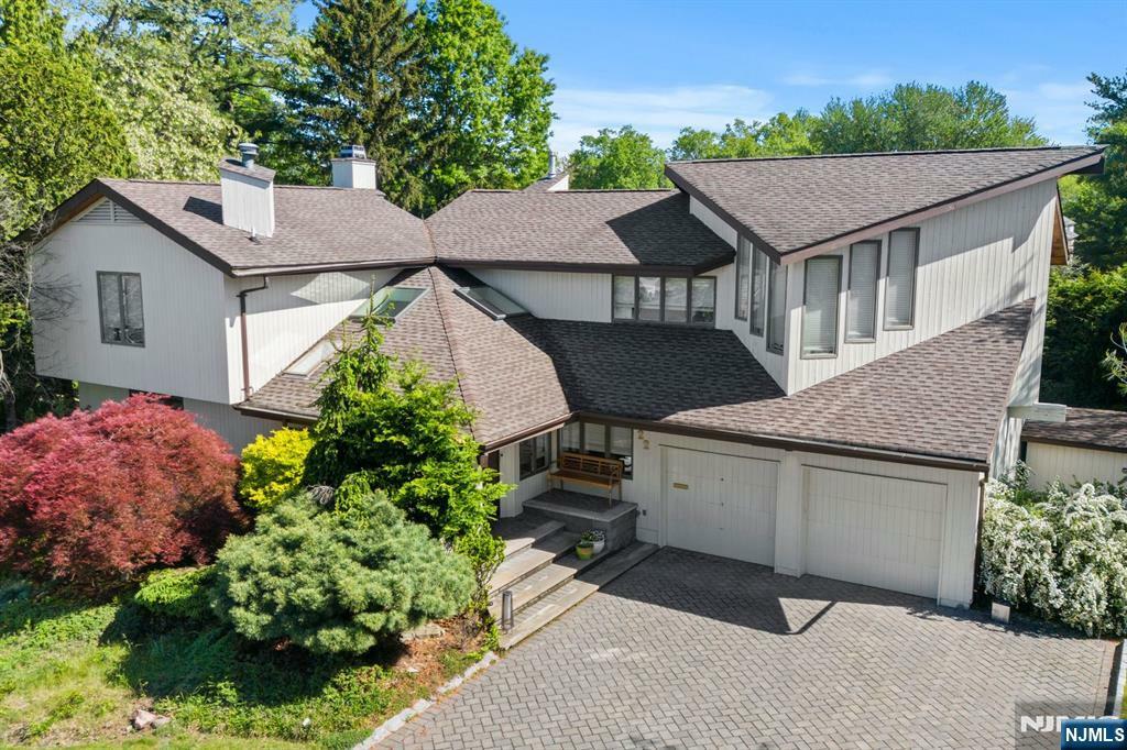 22 Laurence Court  Closter NJ 07624 photo