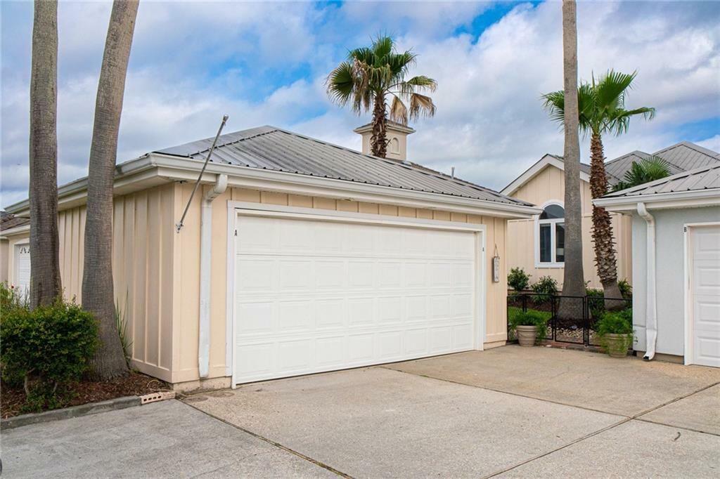 Property Photo: 1413 Royal Palm Drive A LA 70458