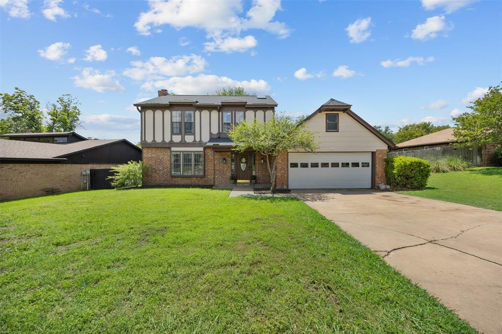Property Photo: 213 Covington Drive TX 76126