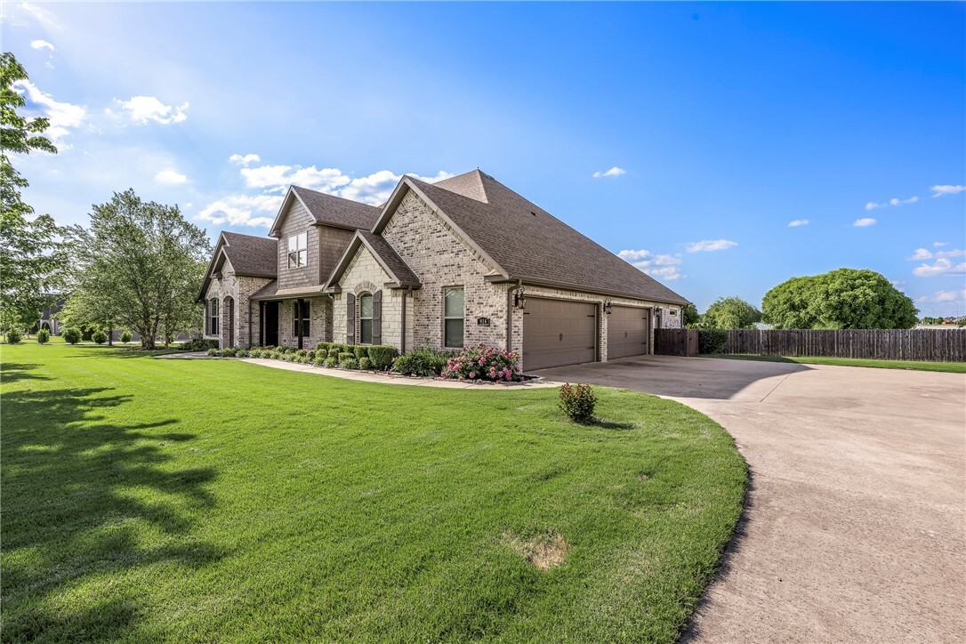 Property Photo: 914 King Arthur Drive AR 72762