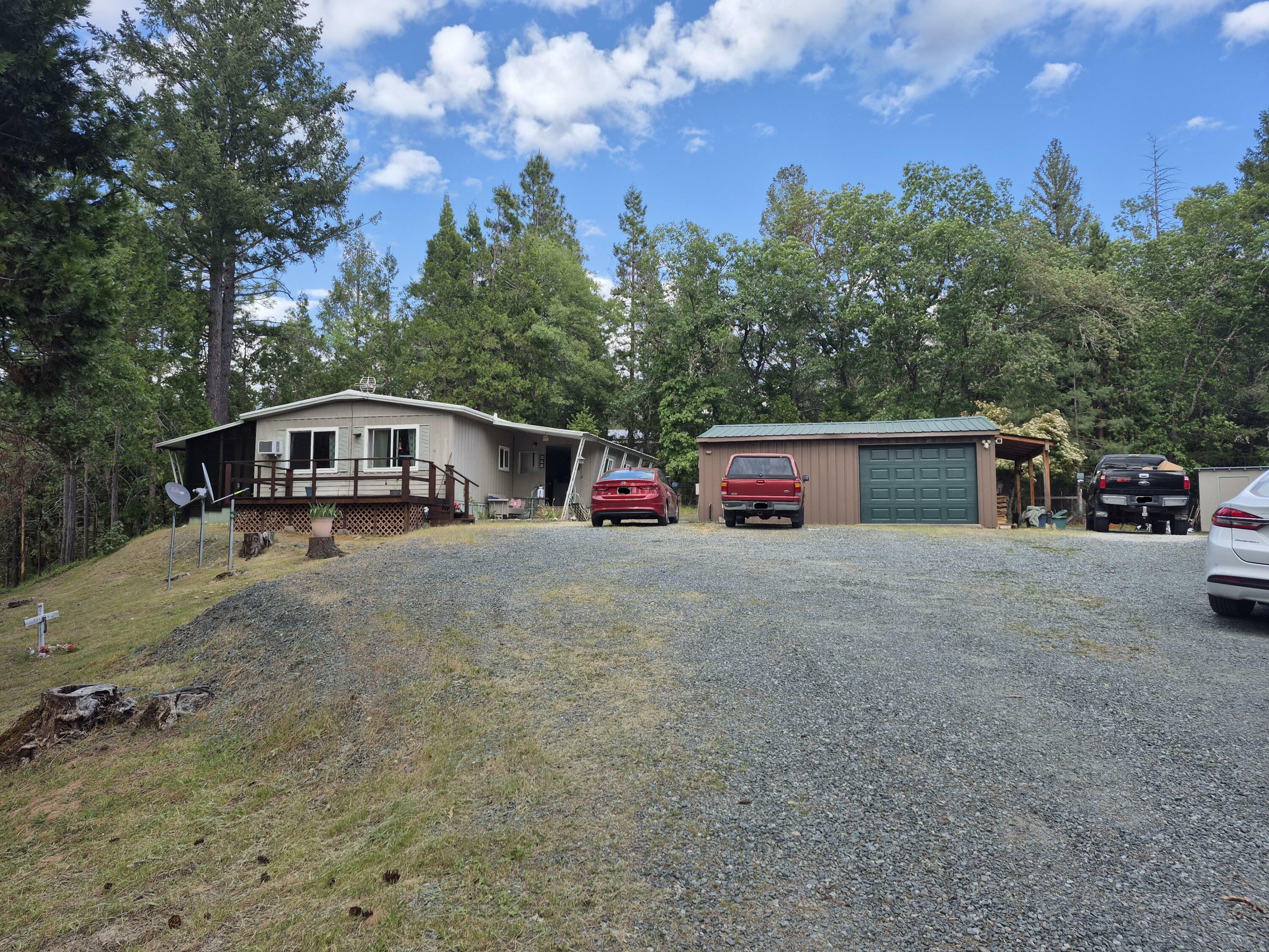 Property Photo: 1833 Saratoga Way OR 97526