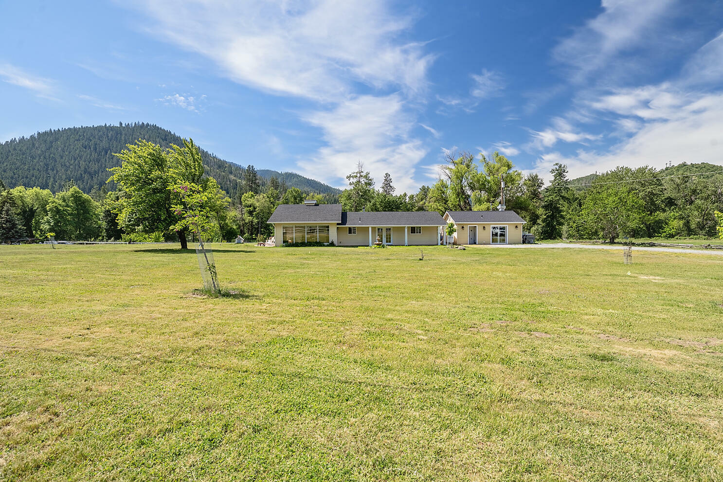 Property Photo: 14553 Highway 238 OR 97530