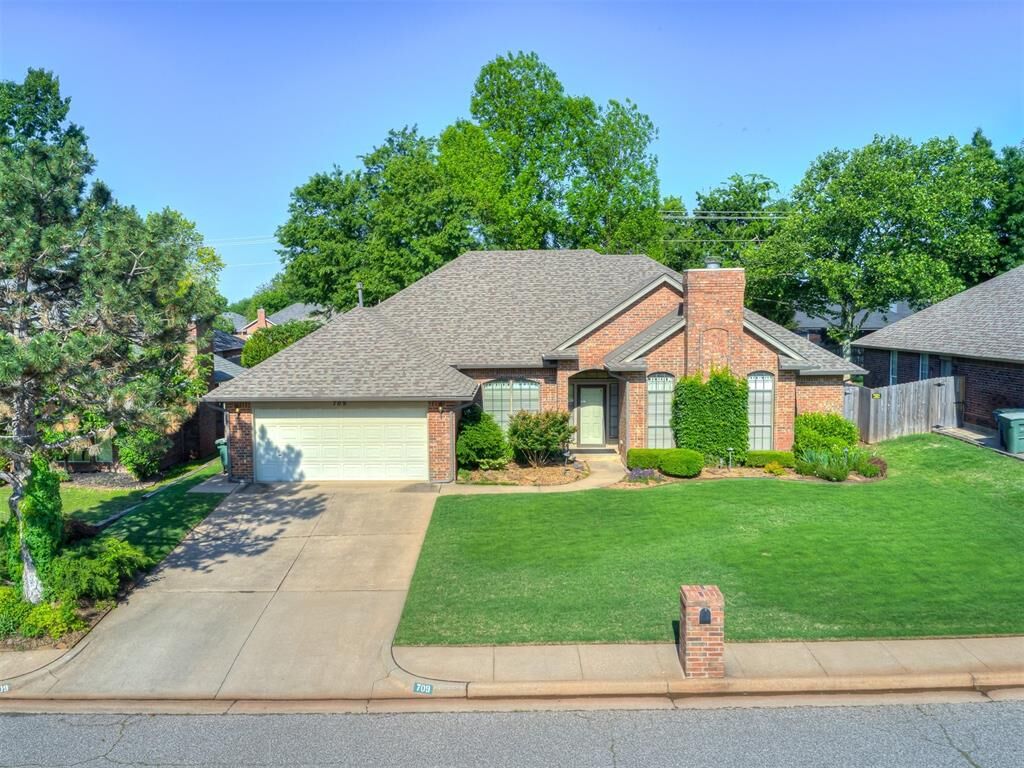 Property Photo: 709 Concord Circle OK 73003