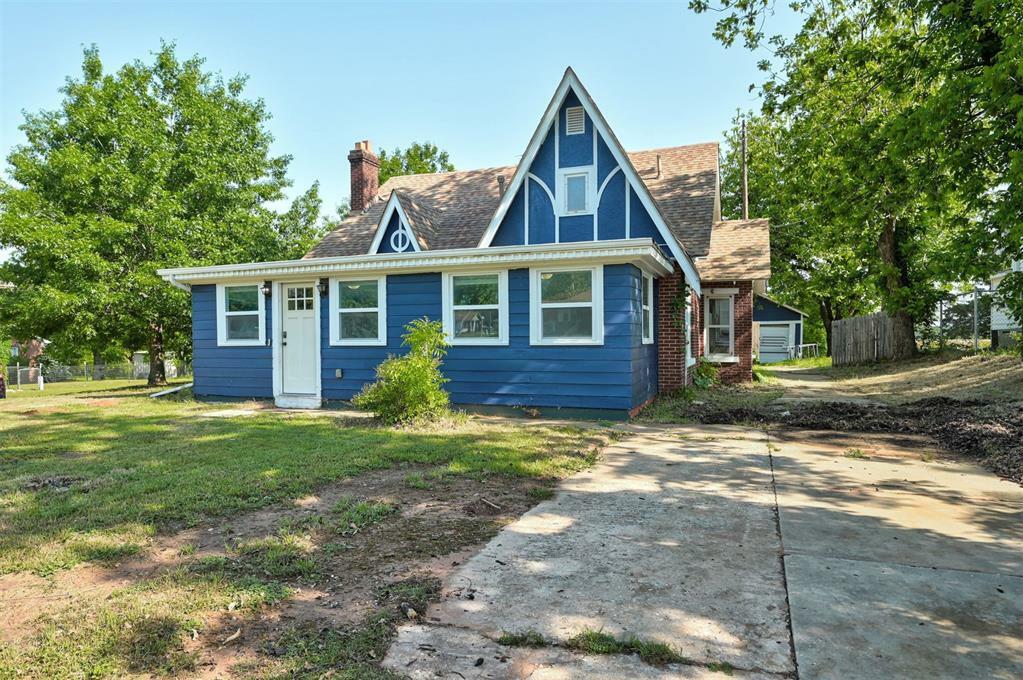 Property Photo: 1706 E Oklahoma Avenue OK 73044-3736