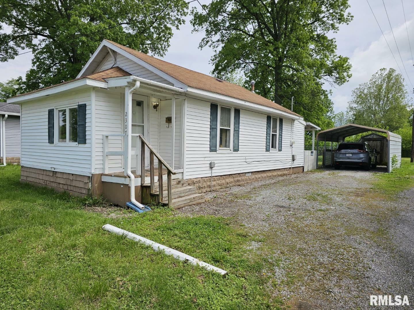 Property Photo: 2307 Perkins Avenue A IL 62864