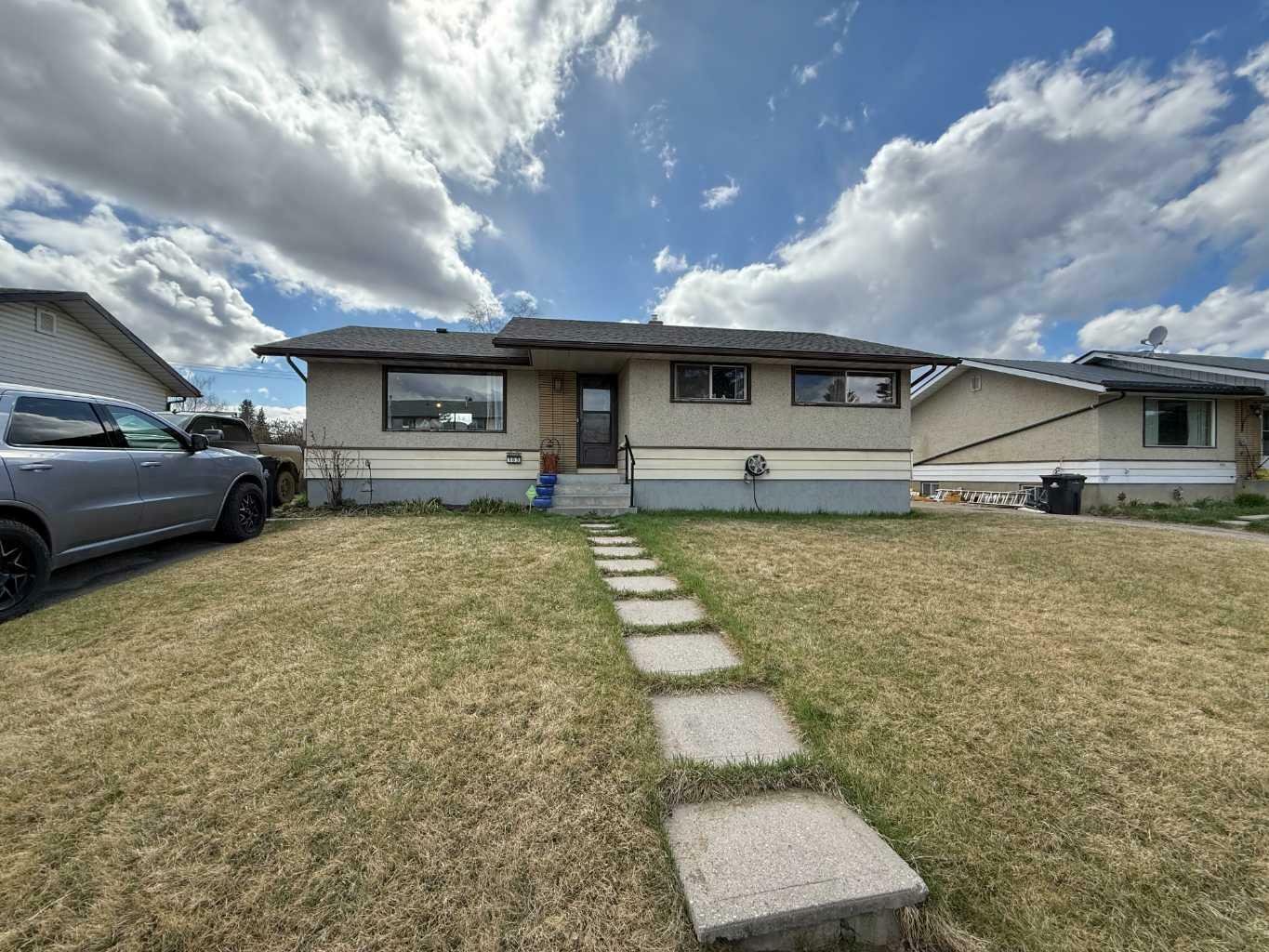 105 Tamarack Avenue  Hinton AB T7V 1C6 photo