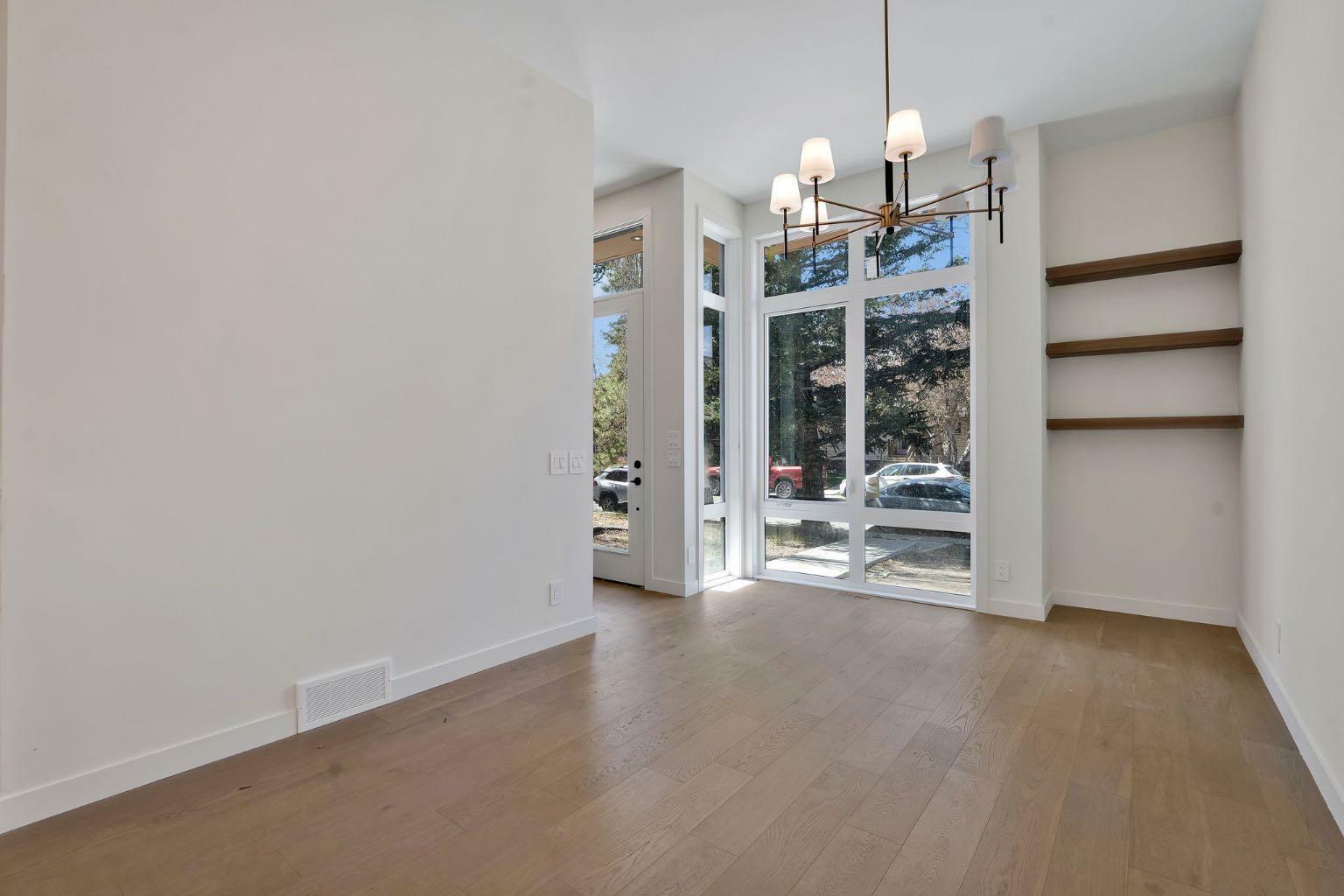 Property Photo: 5020 21A Street SW AB T2T 5C3