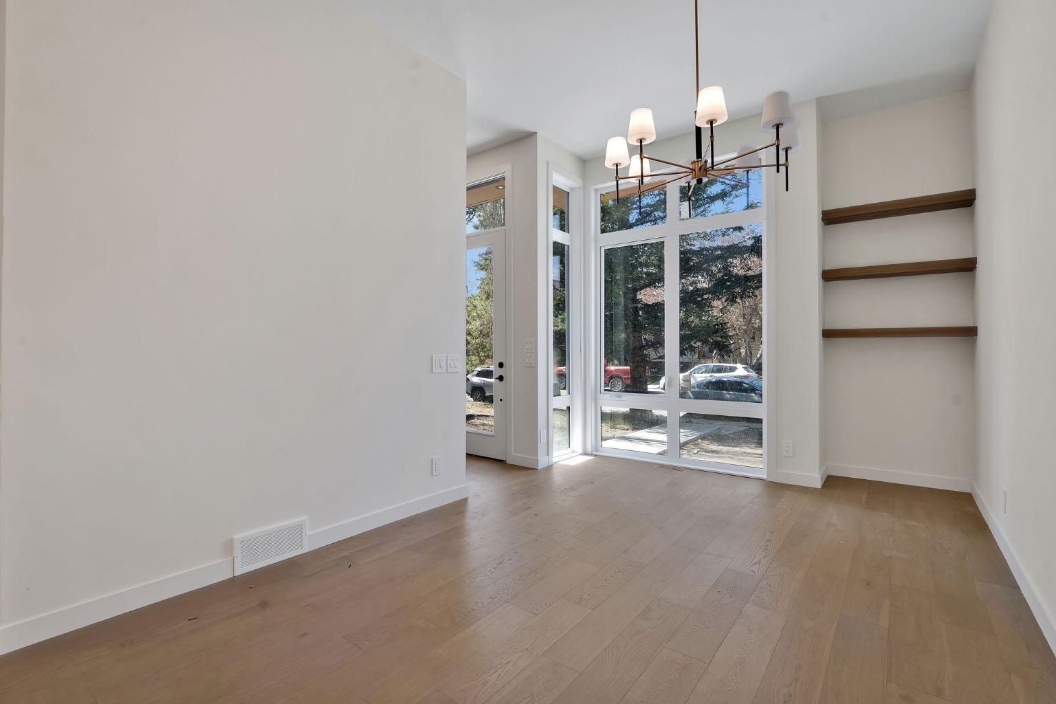 Photo de la propriété:  5020 21A Street SW  AB T2T 5C3 