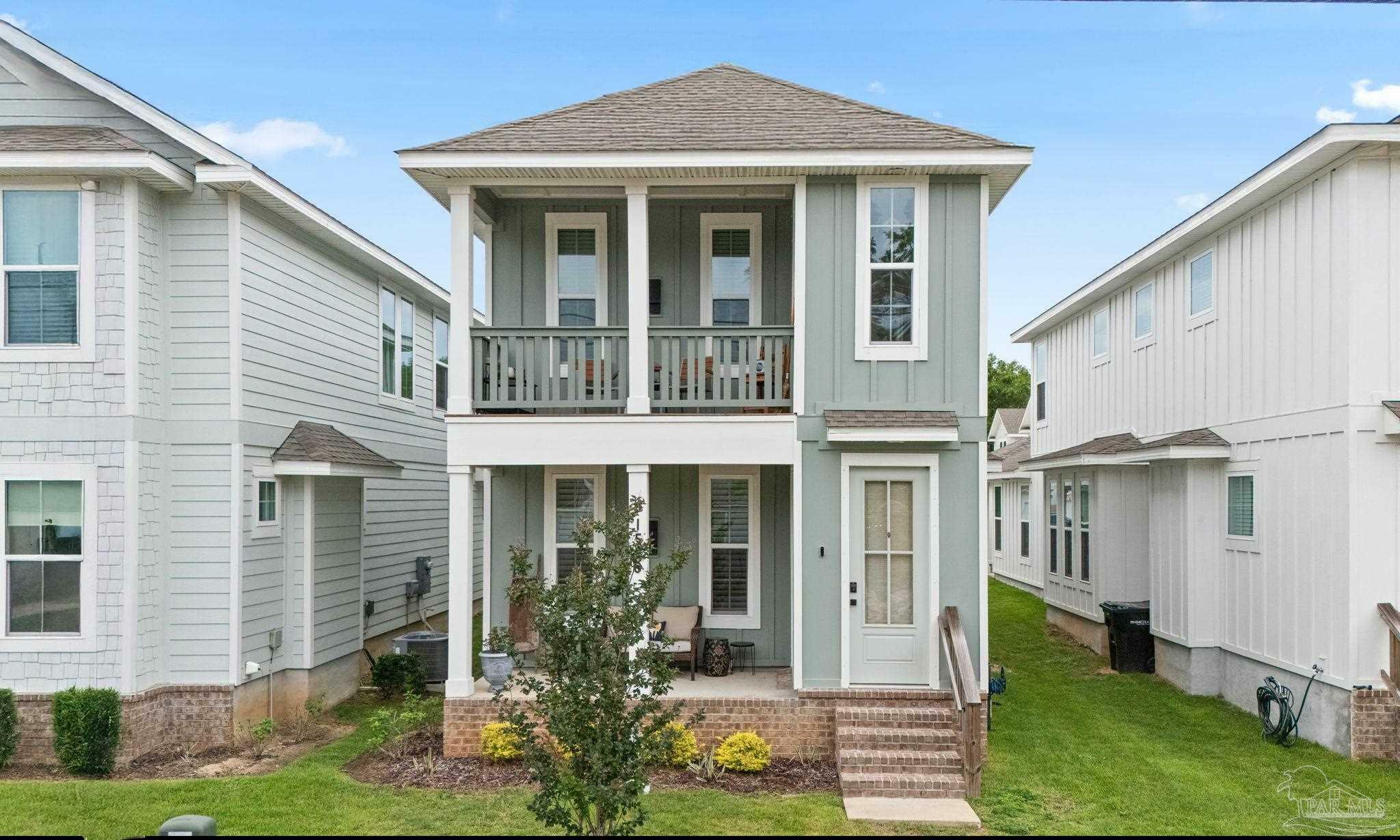 Property Photo: 1550 W Romana St FL 32502