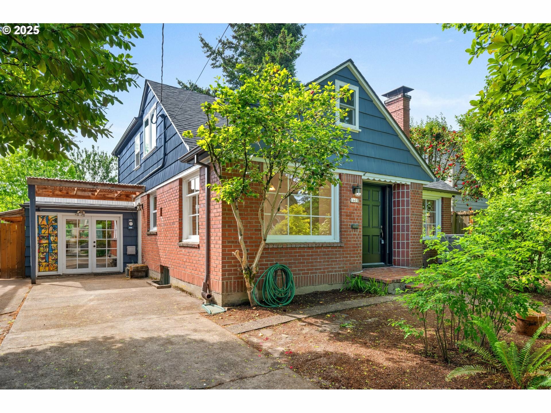 Property Photo: 1605 SE 22nd Ave OR 97214
