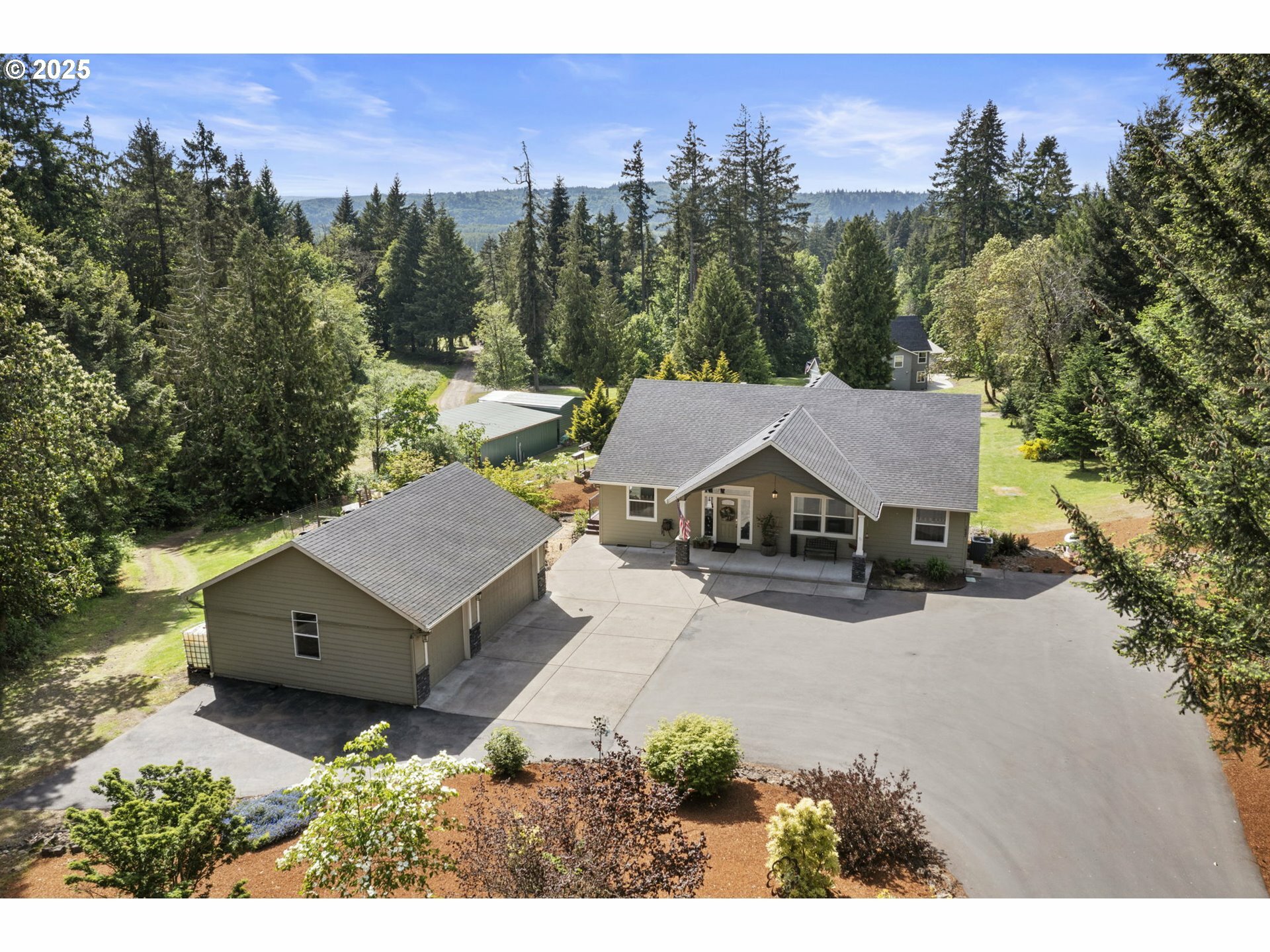 Property Photo: 1627 S Cloverdale Rd WA 98625