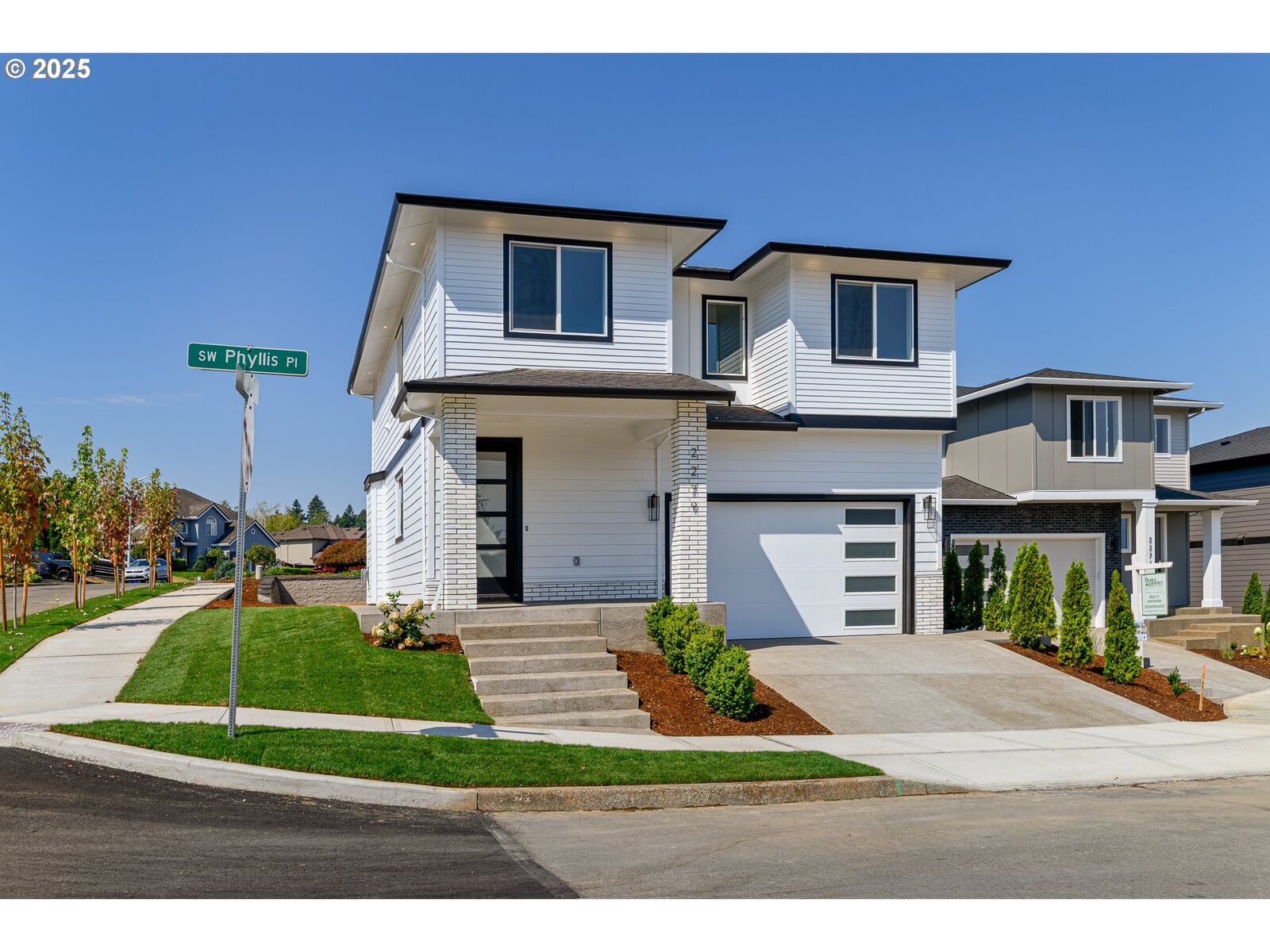Property Photo: 2279 SW Phyllis Pl OR 97080