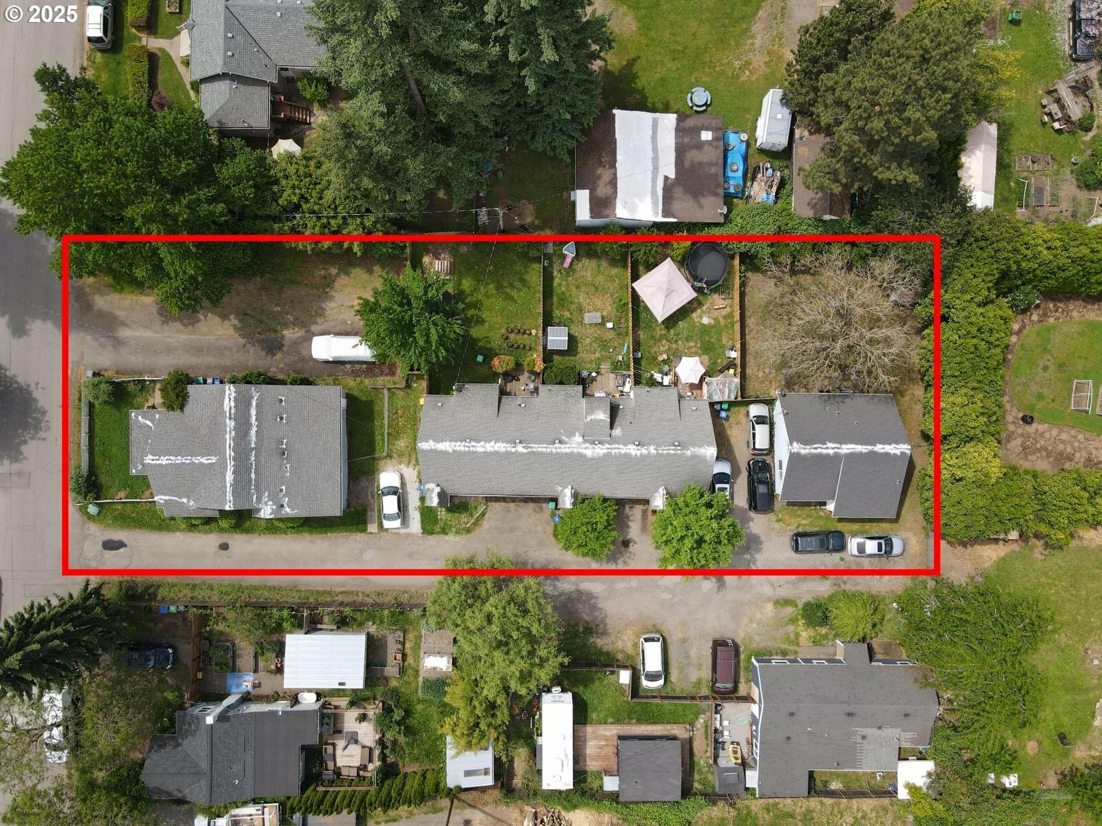 Property Photo: 6409 NE Going St OR 97218