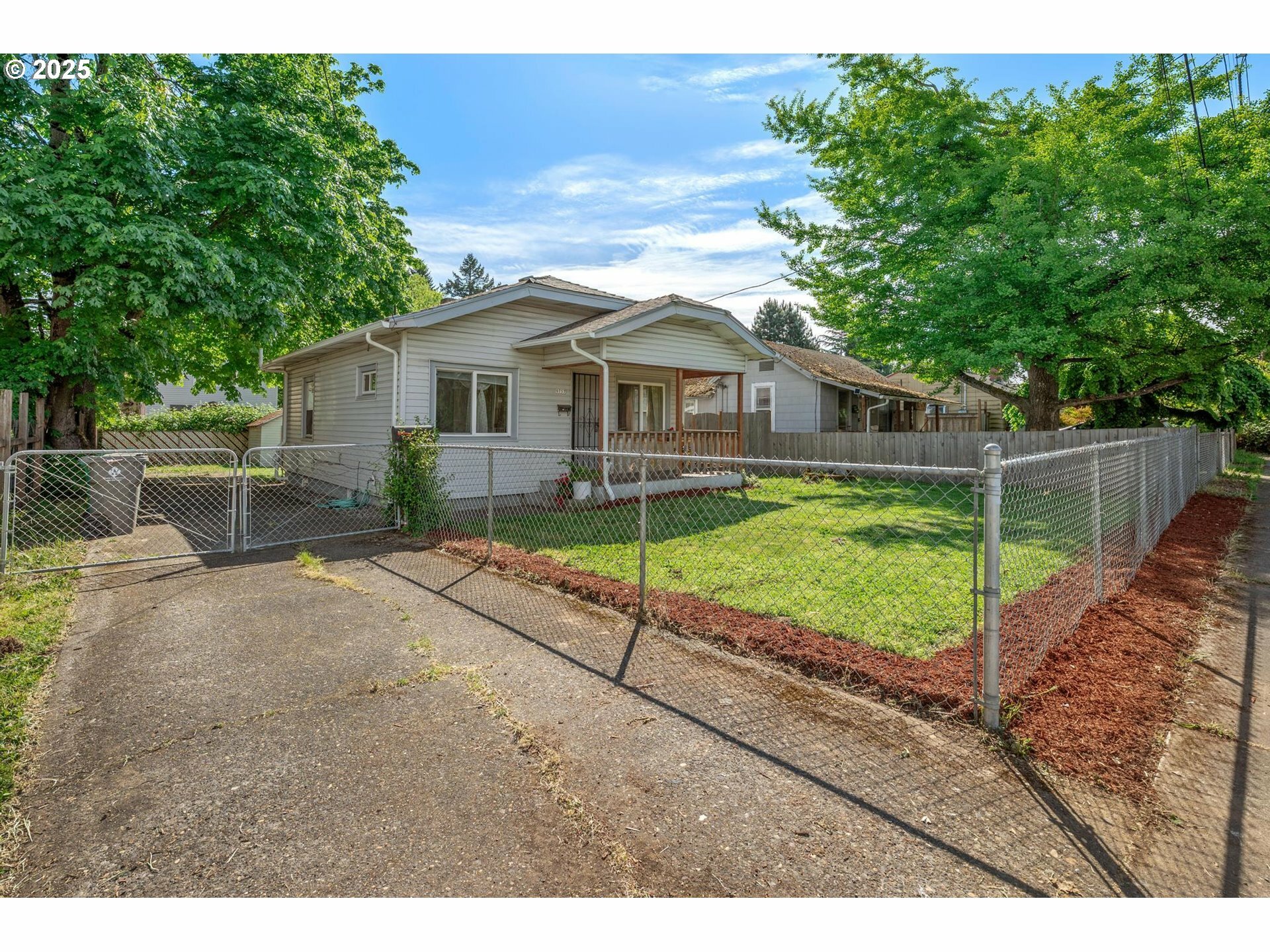 Property Photo: 9757 N Lombard St OR 97203