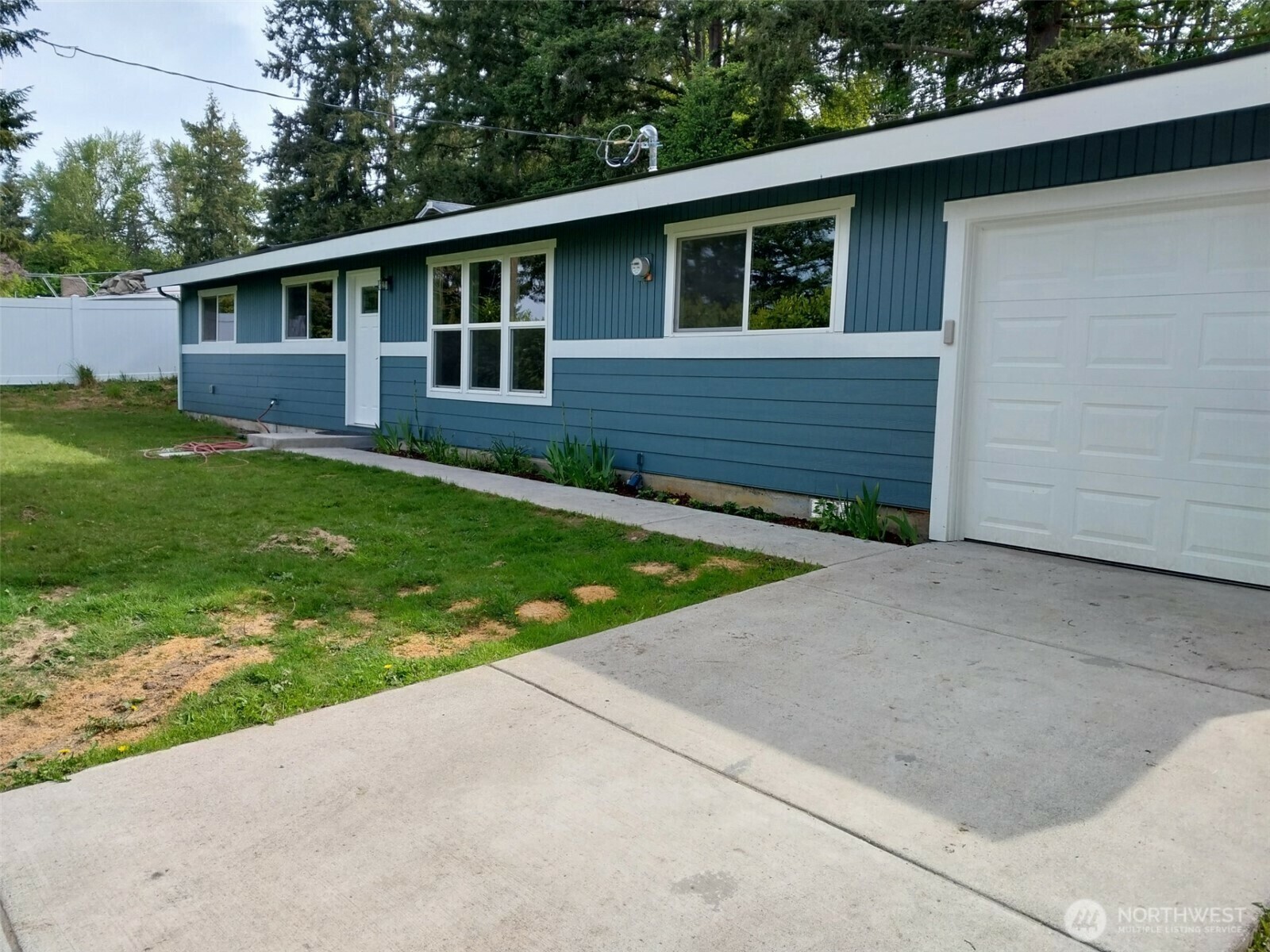 Property Photo: 13824 169th Avenue SE WA 98059