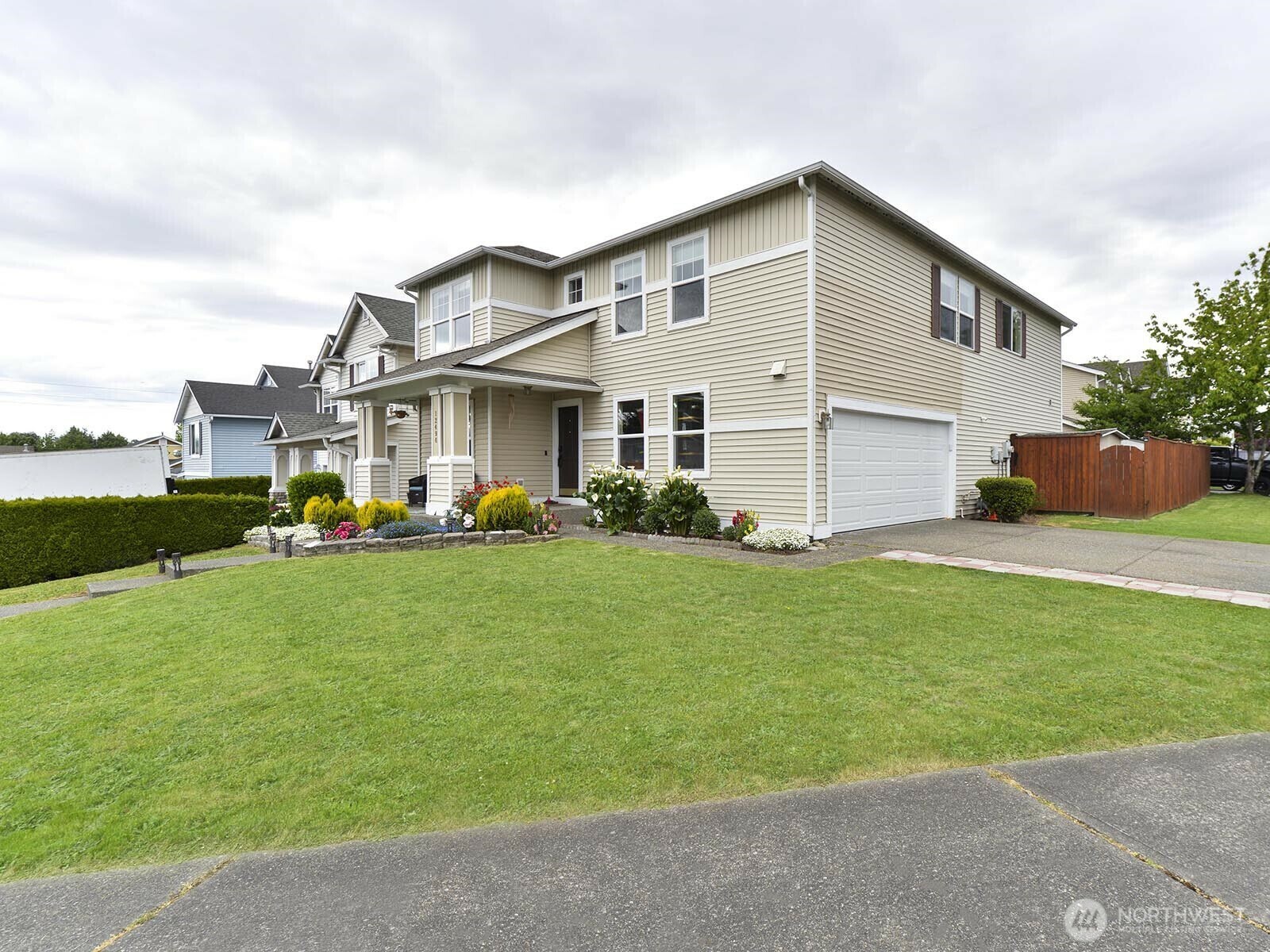 Property Photo: 12496 SE 299th Place WA 98092