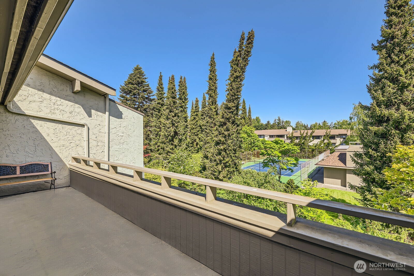 Property Photo: 5884 NE Parkpoint Place WA 98115