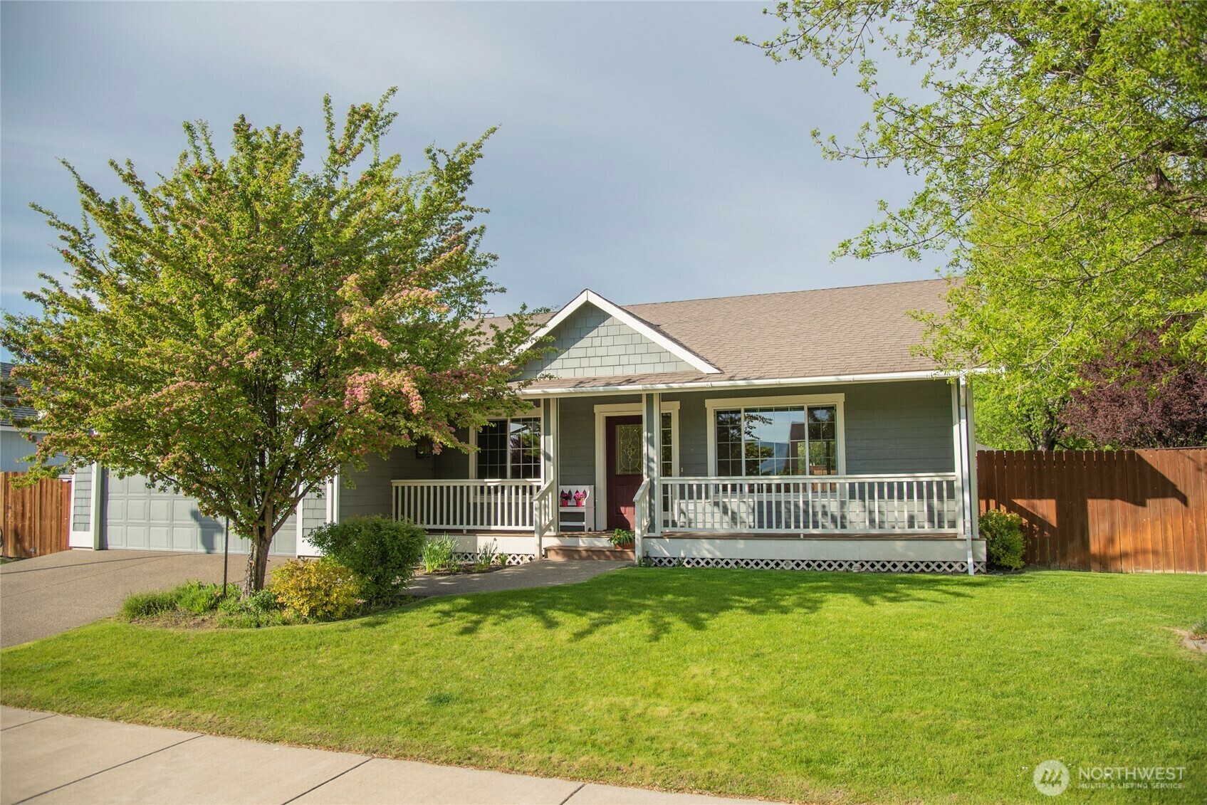 Property Photo: 1710 N Bluegrass Street WA 98926