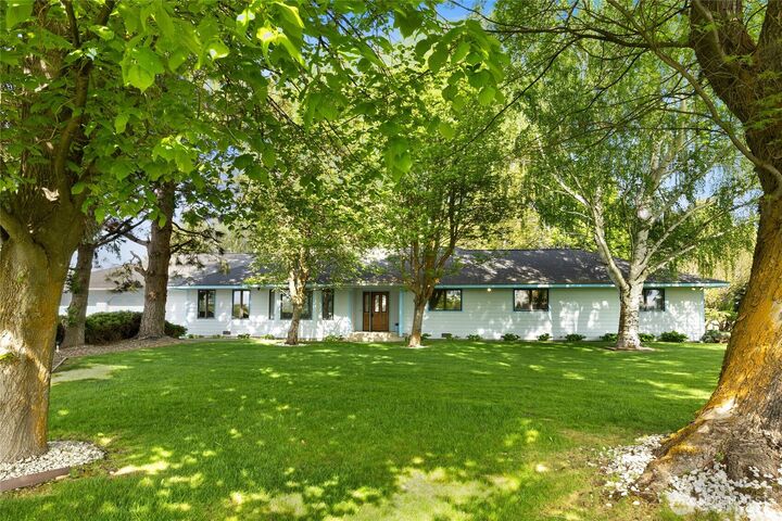 Property Photo:  320  Broadview Road  WA 98926 