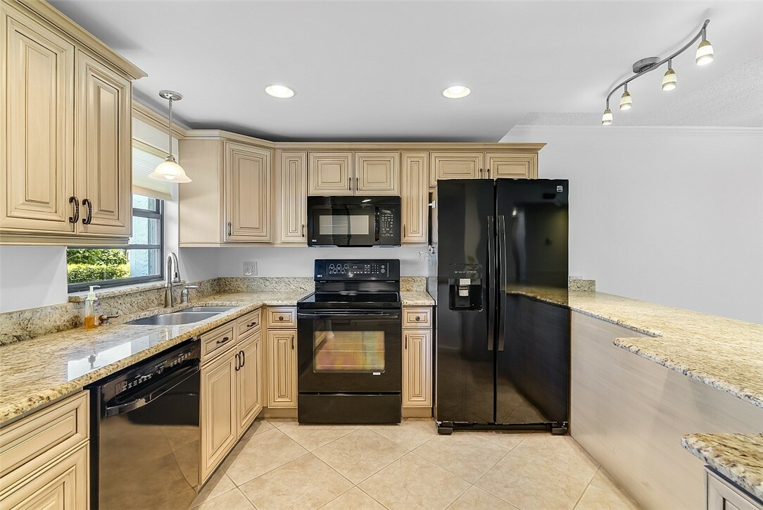Property Photo: 5100 Highway A1a 44E FL 32963