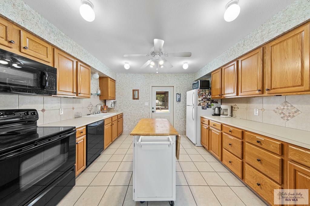 Property Photo: 604 W 6th St. 8-9 TX 78566