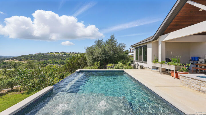Property Photo: 191 Crane Cir TX 78070