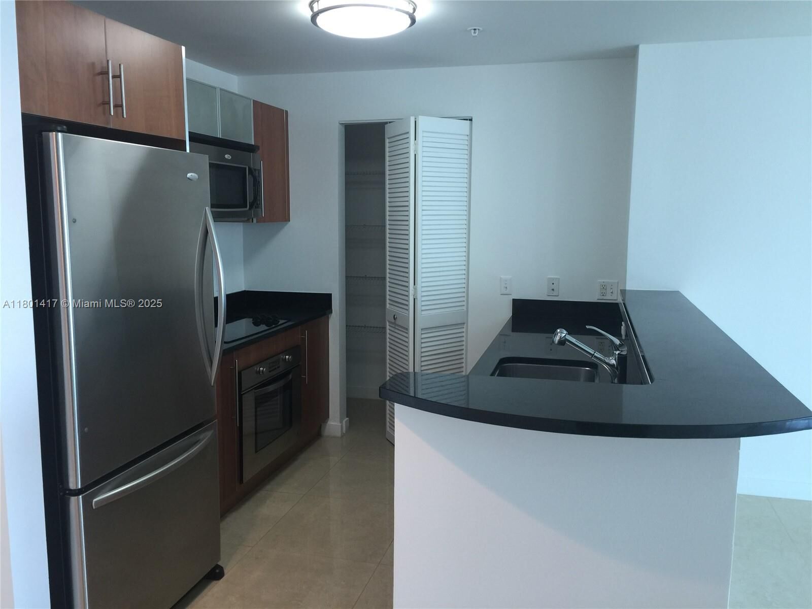 Property Photo:  300 S Biscayne Bl T-2404  FL 33131 