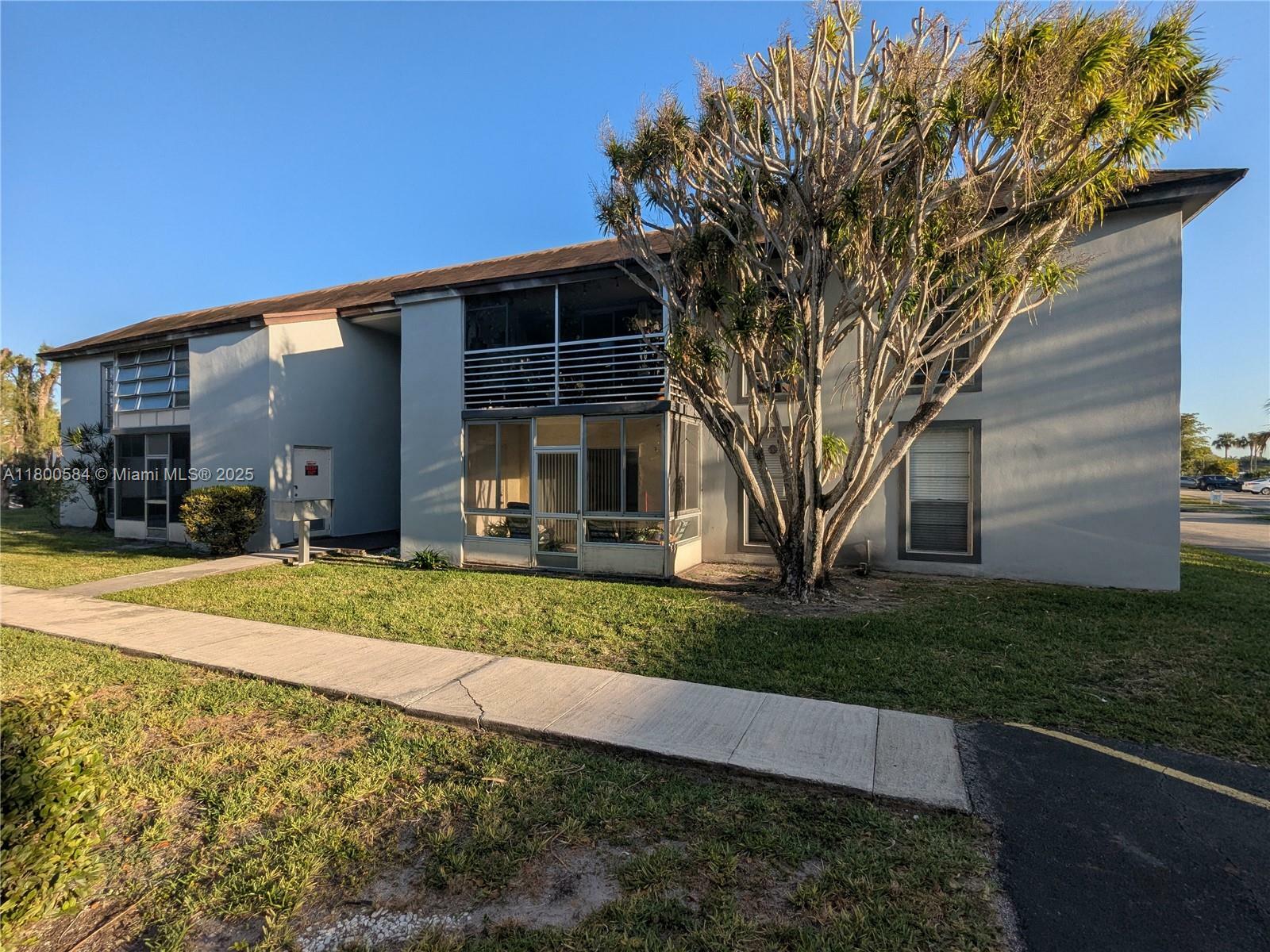 Property Photo: 416 N Laurel Dr 107 FL 33063