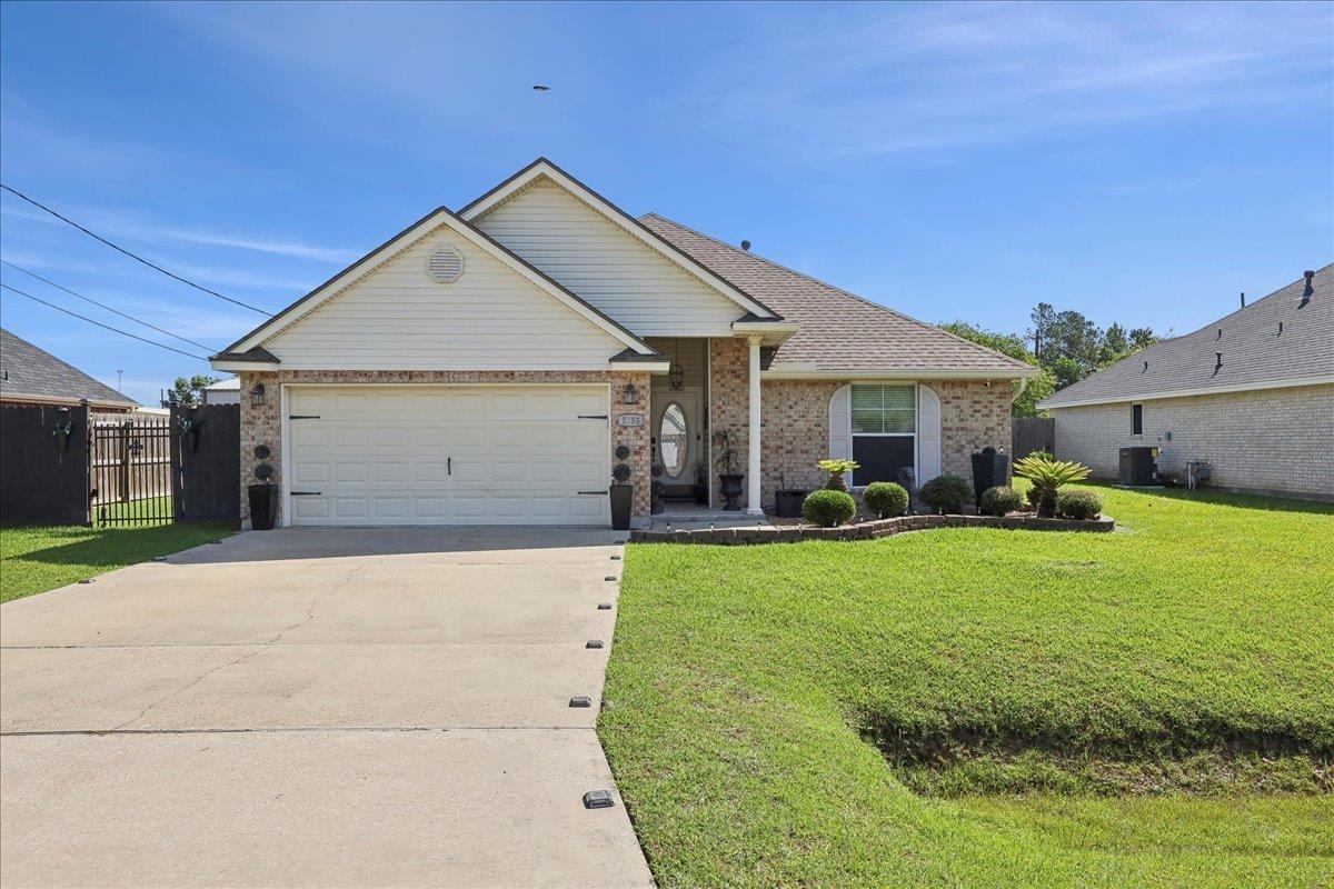 Property Photo:  5755 Westchase Loop  TX 77657 
