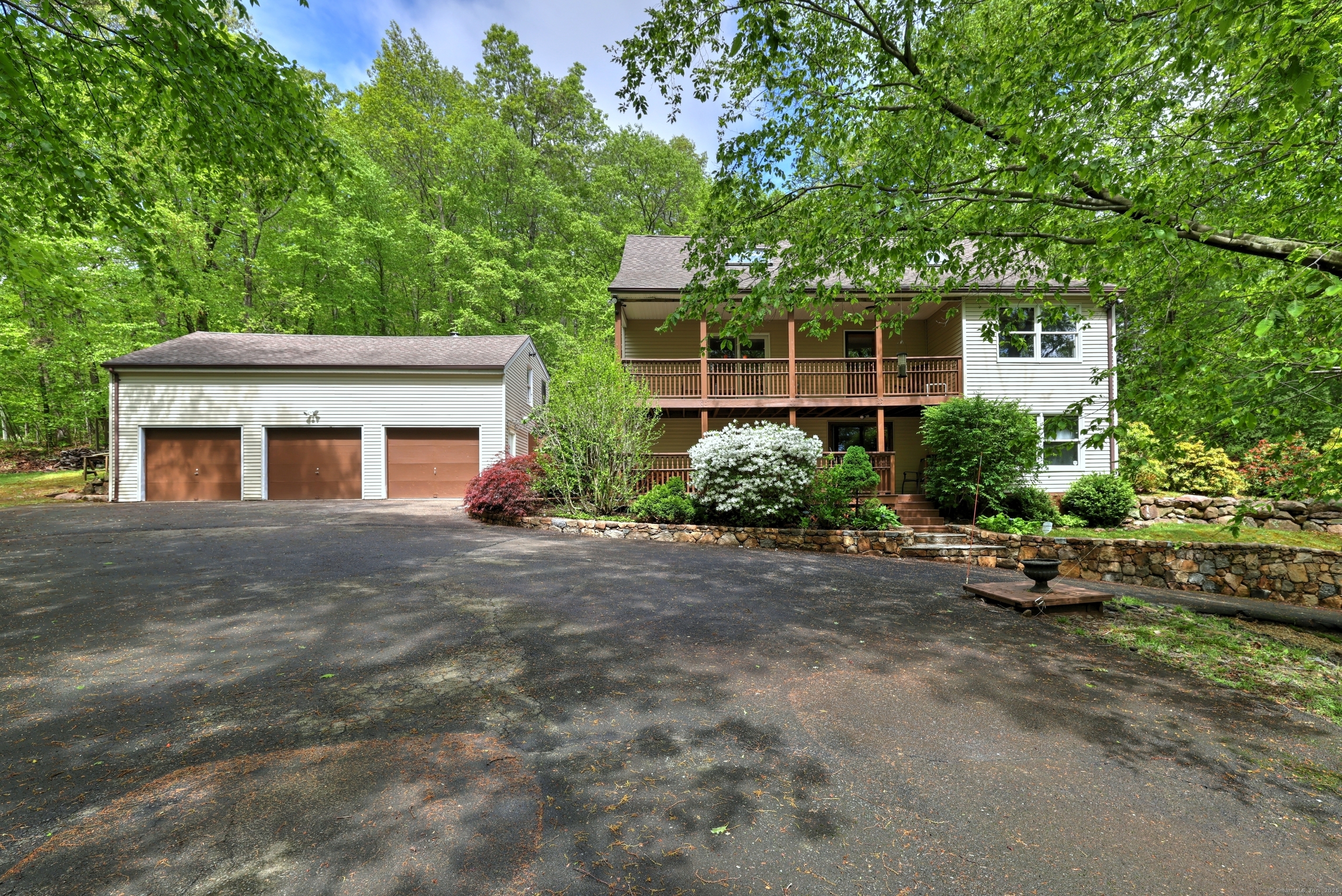 Property Photo: 1540 Paradise Avenue CT 06514