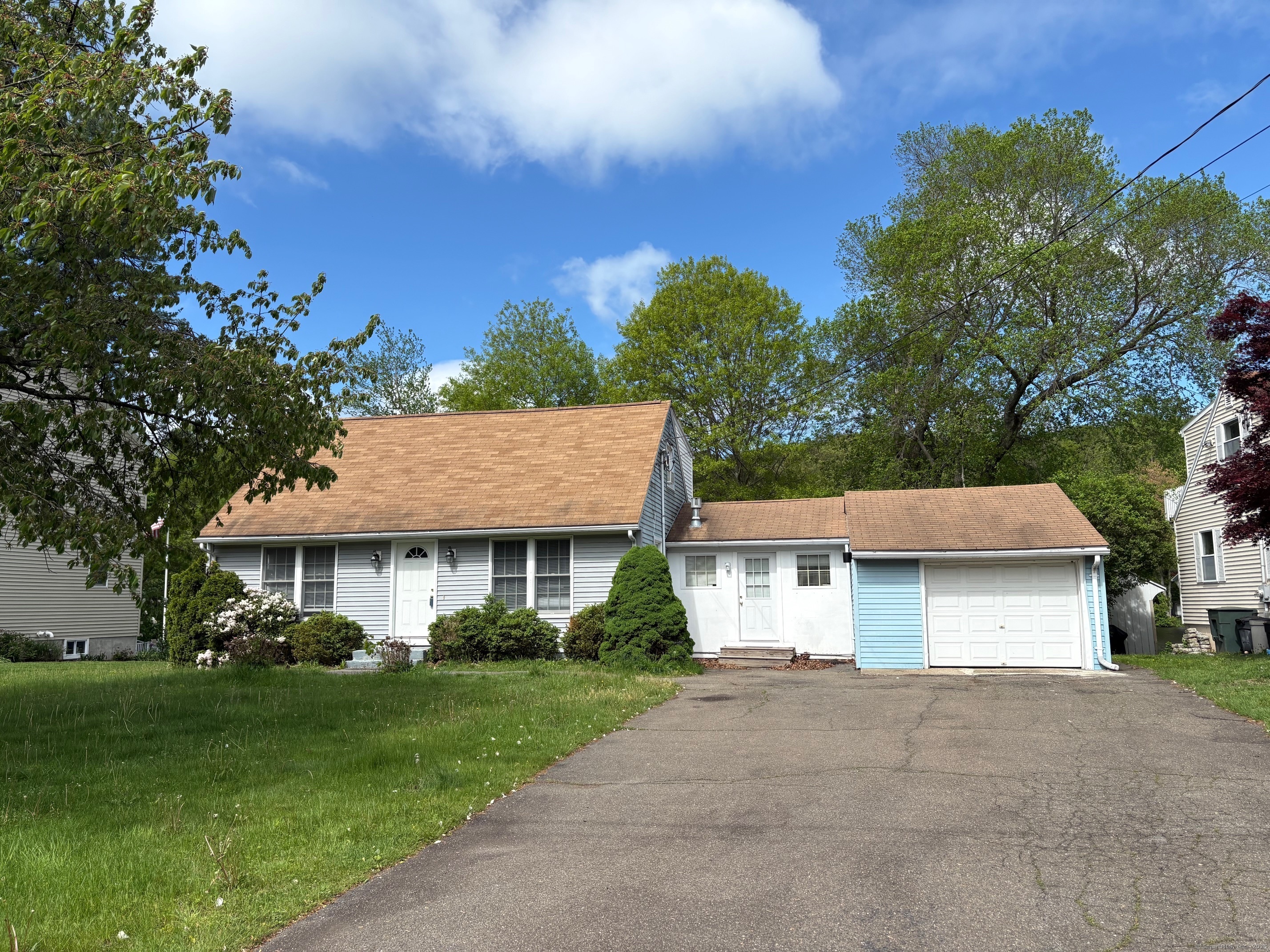 Property Photo: 183 Sasapequan Road CT 06824