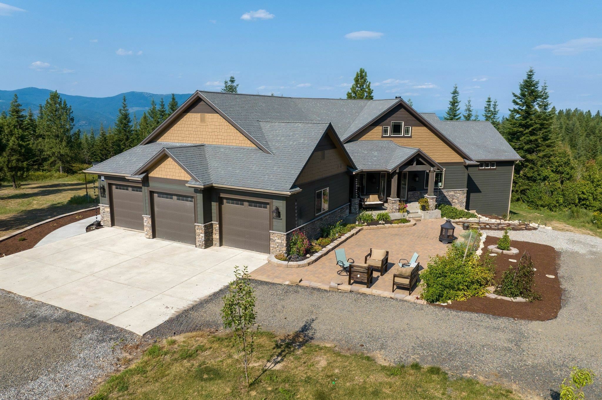 Property Photo: 11818 N Mountain Trail Ln WA 99217