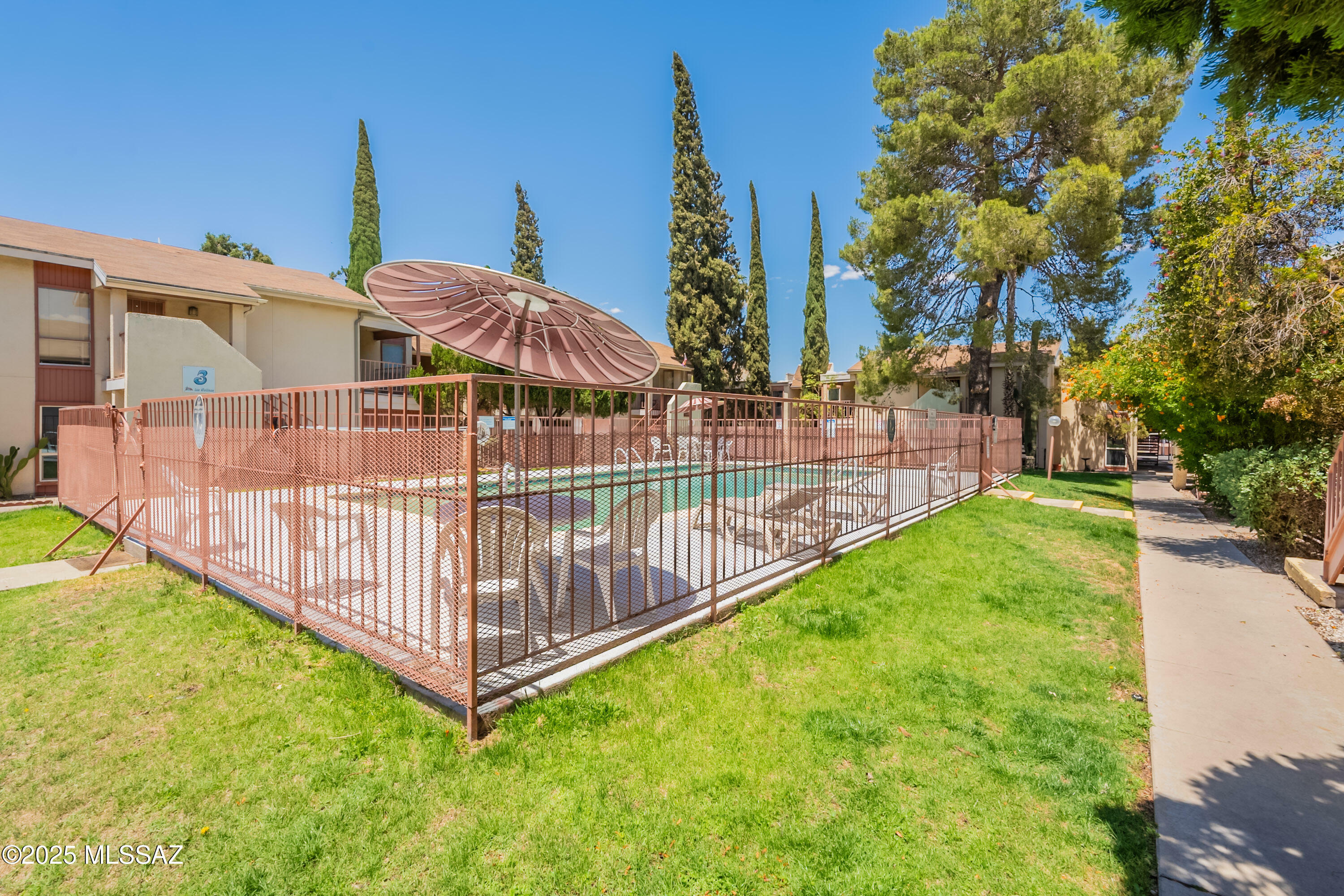 Property Photo: 1600 N Wilmot Road 208 AZ 85712