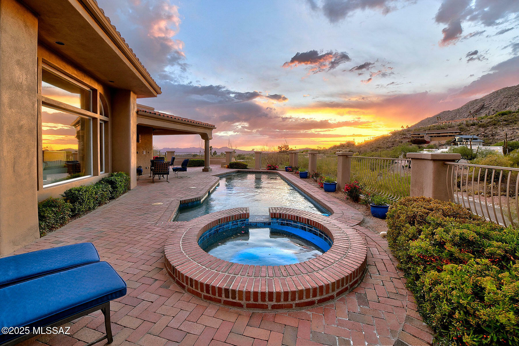 Property Photo: 4904 E Oakmont Drive AZ 85718