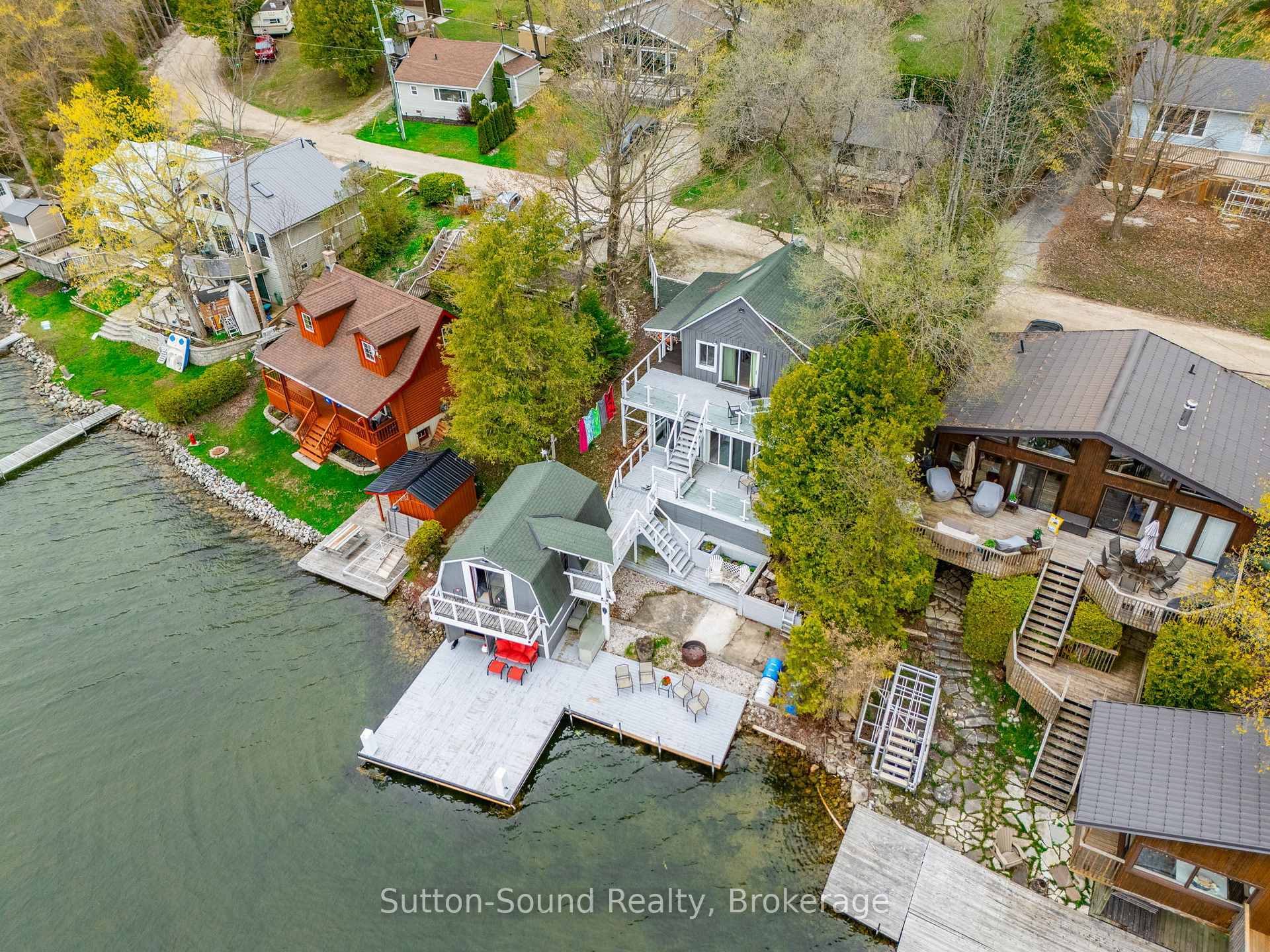Property Photo: 24 Islandview Drive ON N0H 1A0