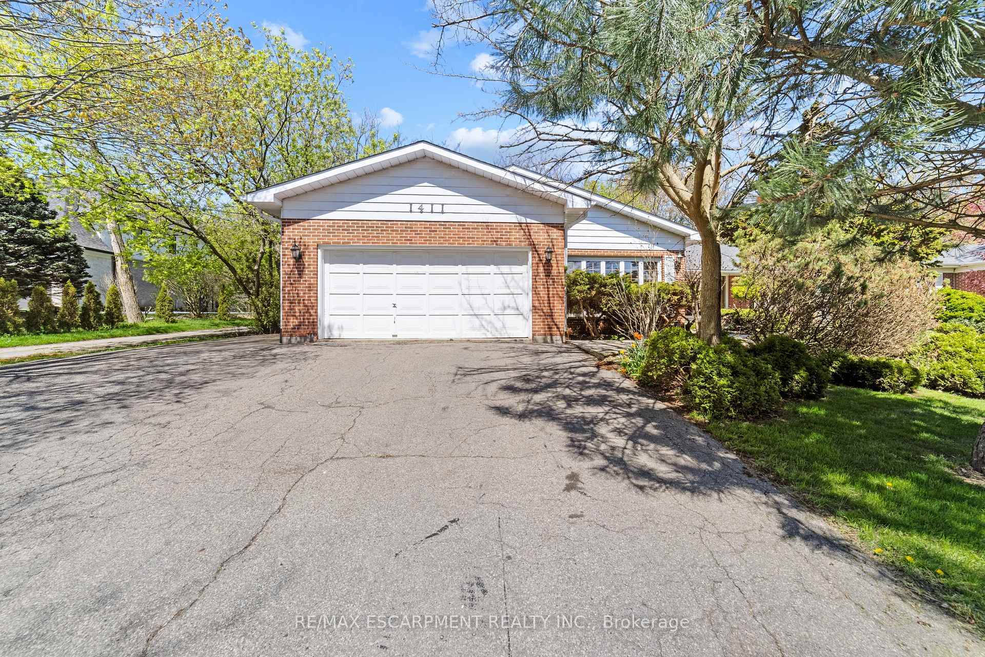 Property Photo: 1411 Beaufort Drive ON L7P 4V8