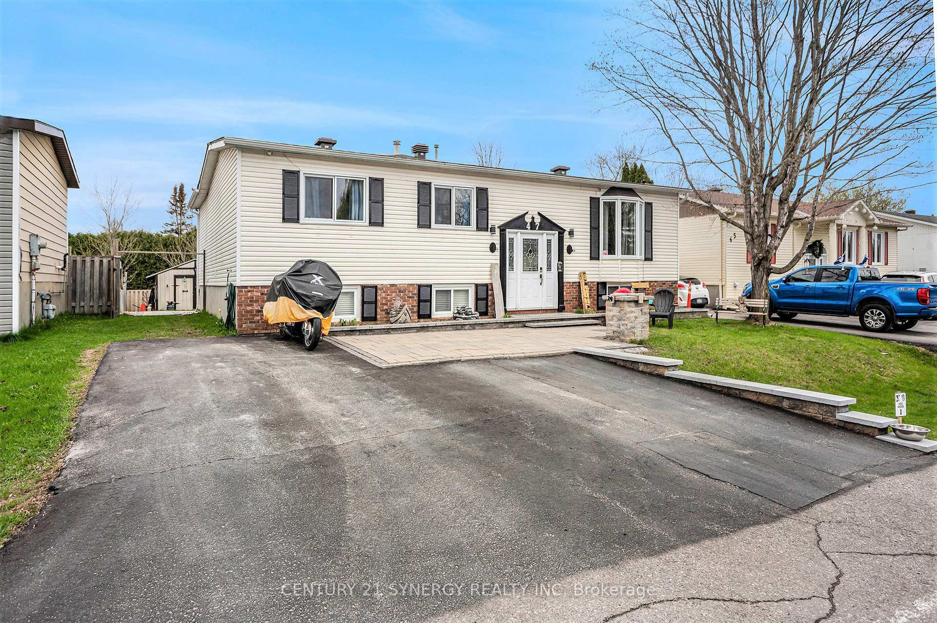 Property Photo: 47 Fringewood Drive ON K2S 1T8