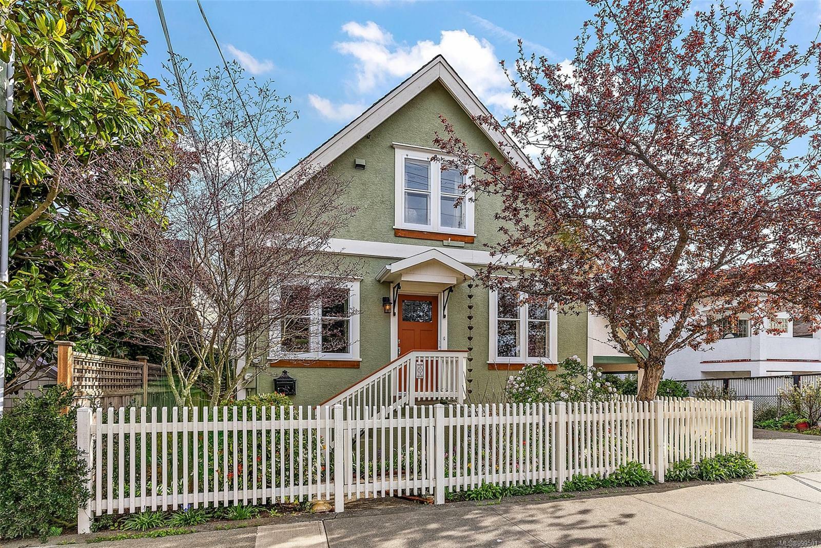 Property Photo: 212 Simcoe St BC V8V 1K7
