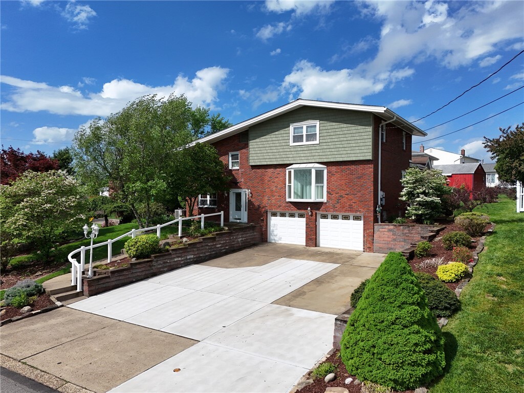 Property Photo: 118 Tangelo Dr PA 15025