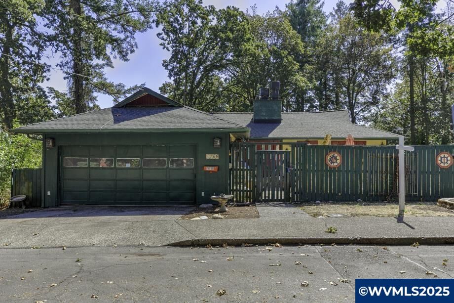 Property Photo: 1750 Fair Oaks St NW OR 97304