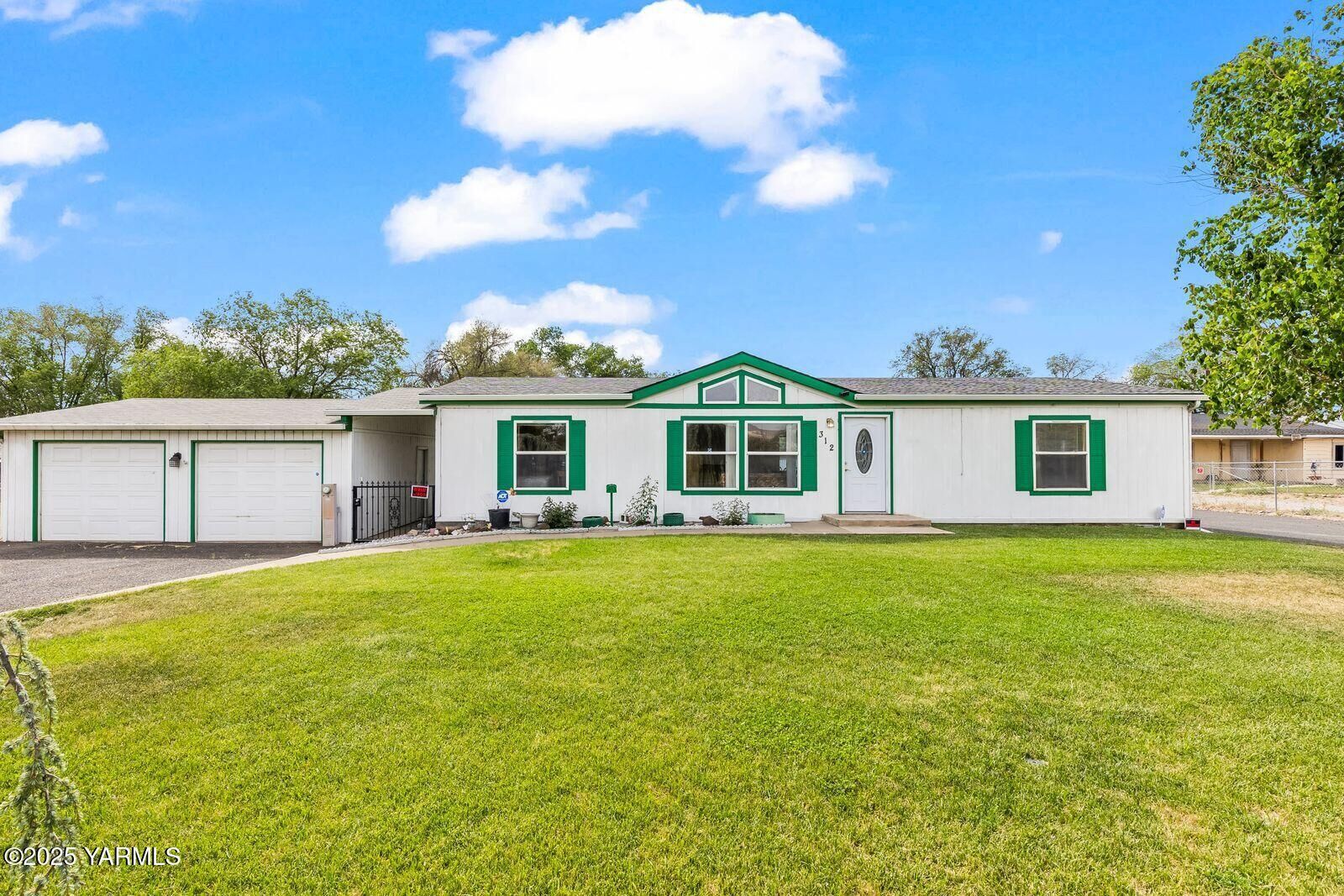 Property Photo:  312 Keys Rd  WA 98901 