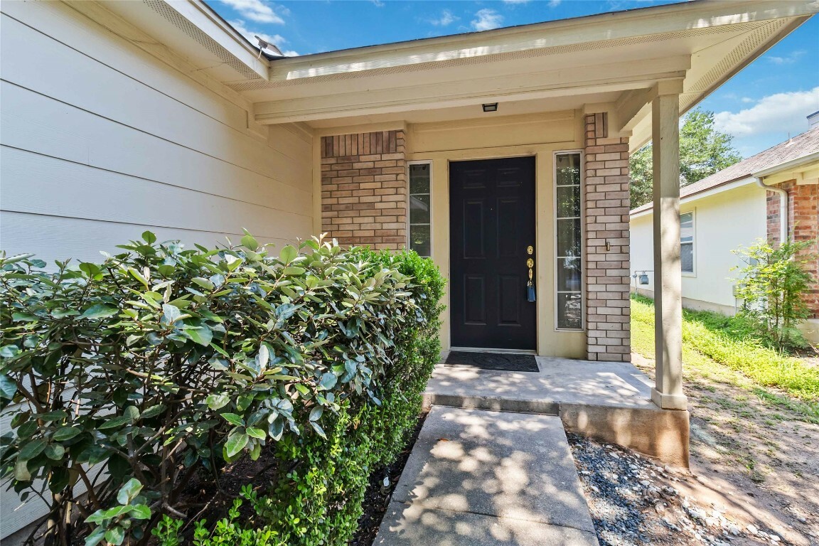 Property Photo: 1114 Emmitt Run TX 78721