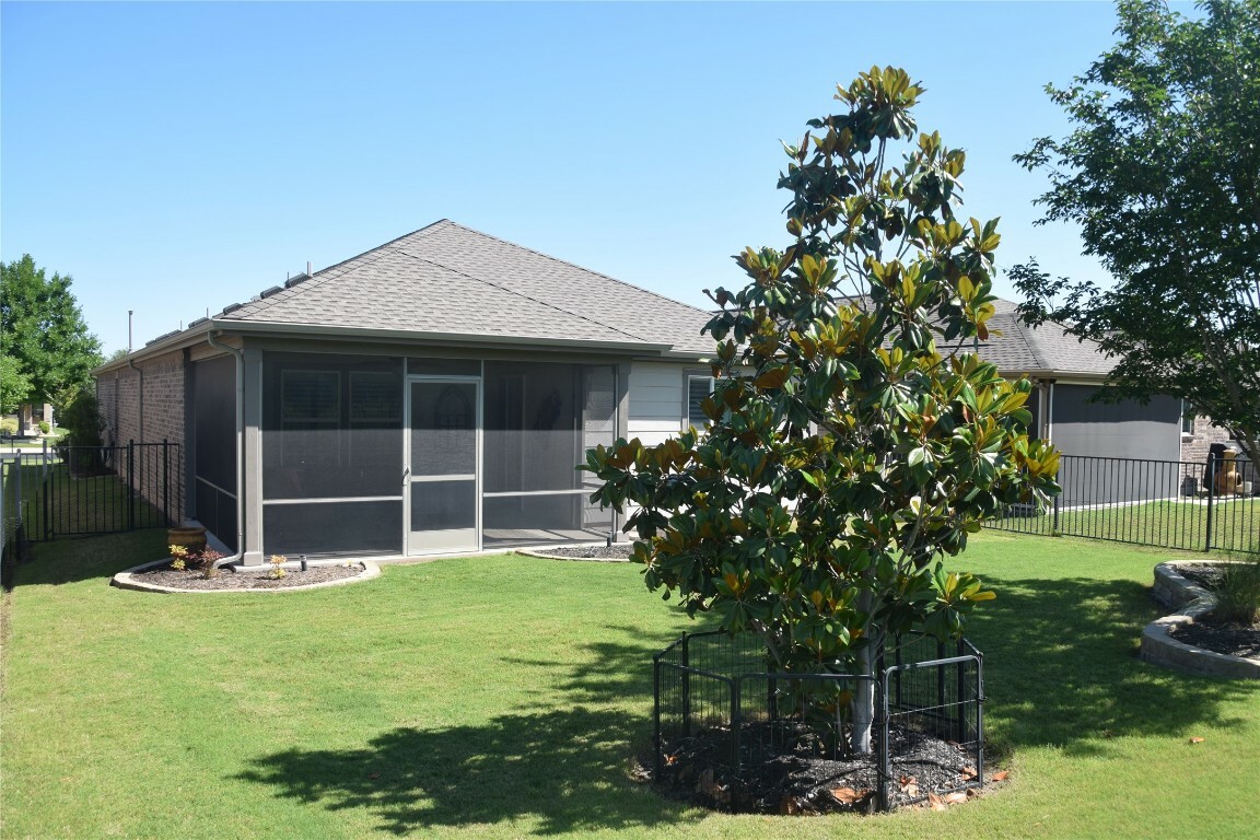 Property Photo: 821 Hamilton Lane TX 78633