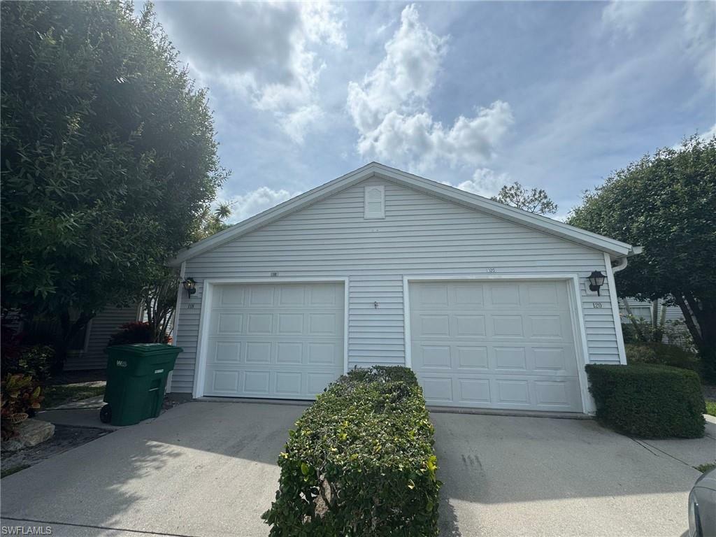 Property Photo: 120 Quail Forest Blvd 10 FL 34105
