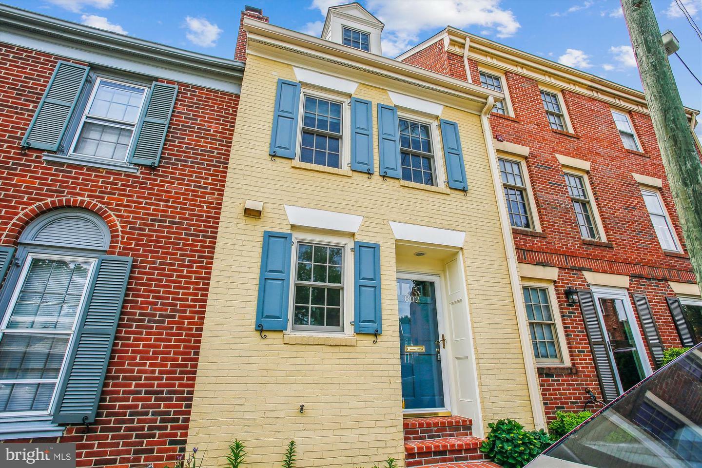 Property Photo:  802 Bashford Lane  VA 22314 