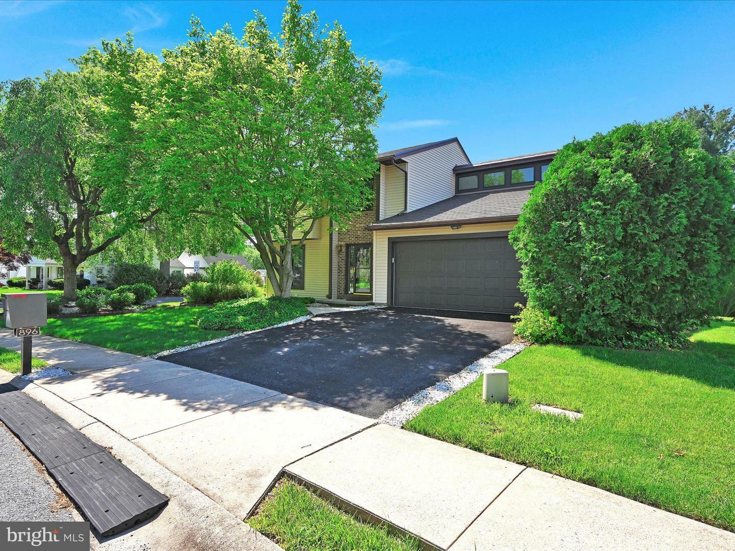 896 Salisbury Court  Lancaster PA 17601 photo