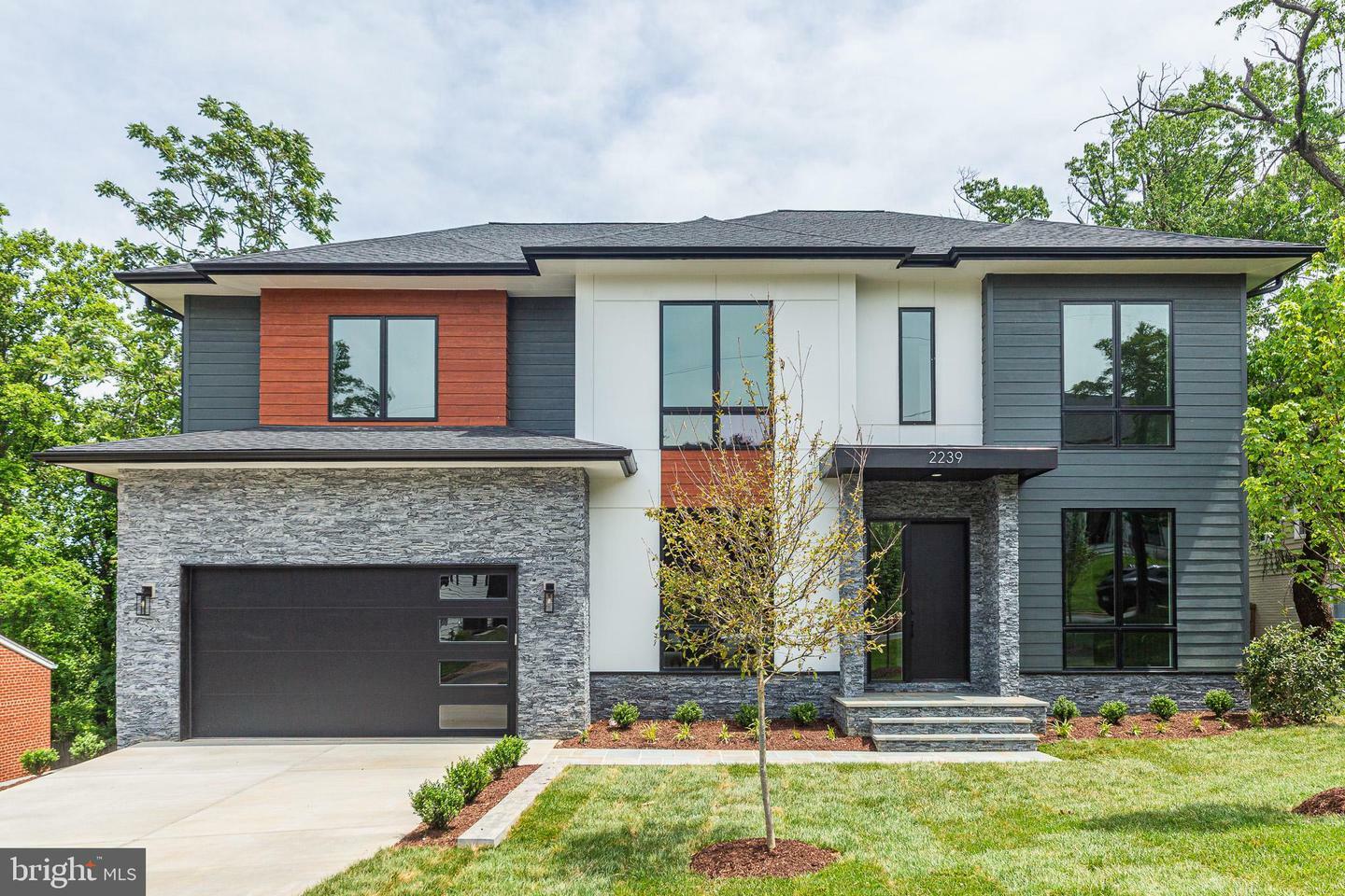 Property Photo: 2239 Highland Avenue VA 22046