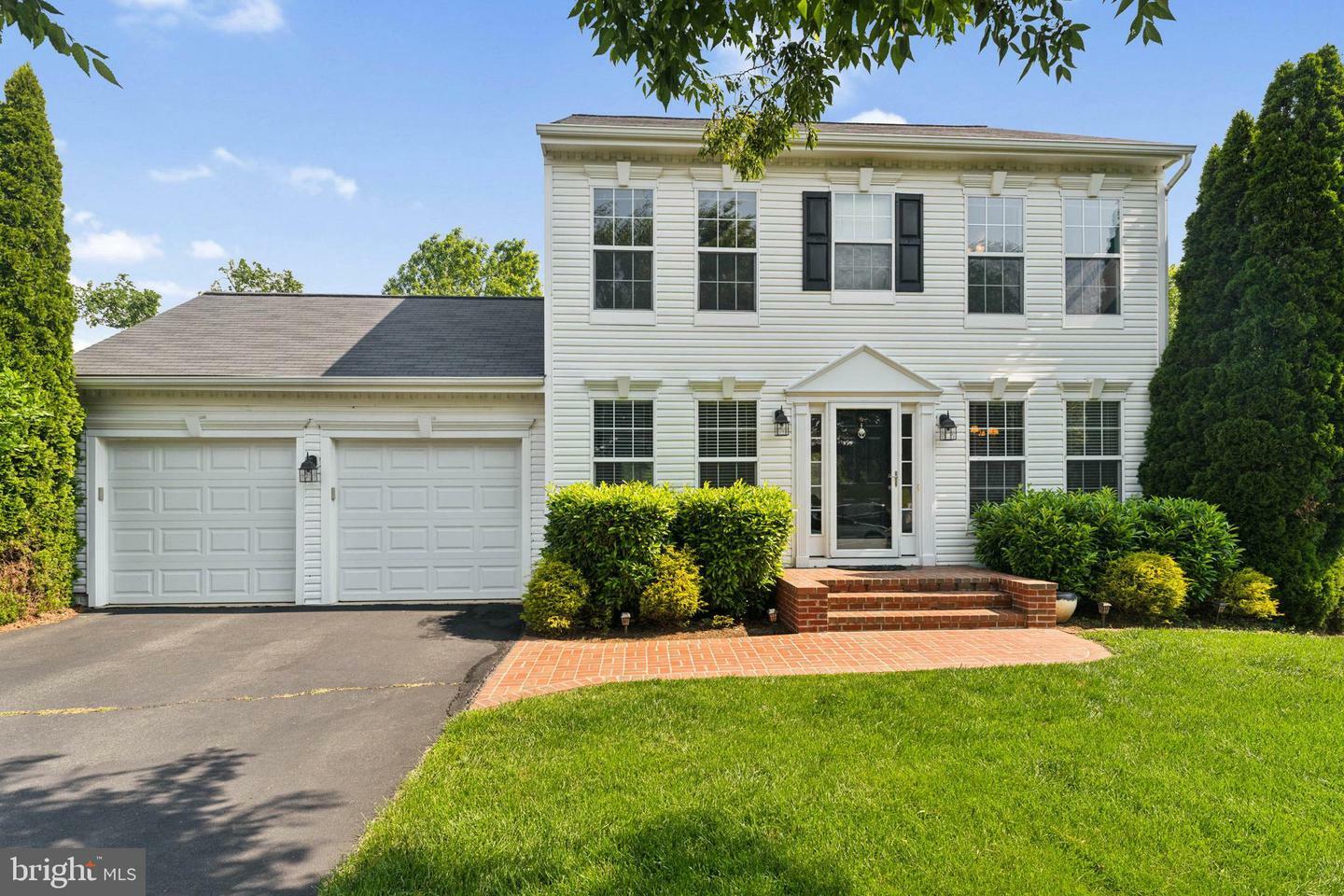 Property Photo: 35934 Newberry Crossing Place VA 20141