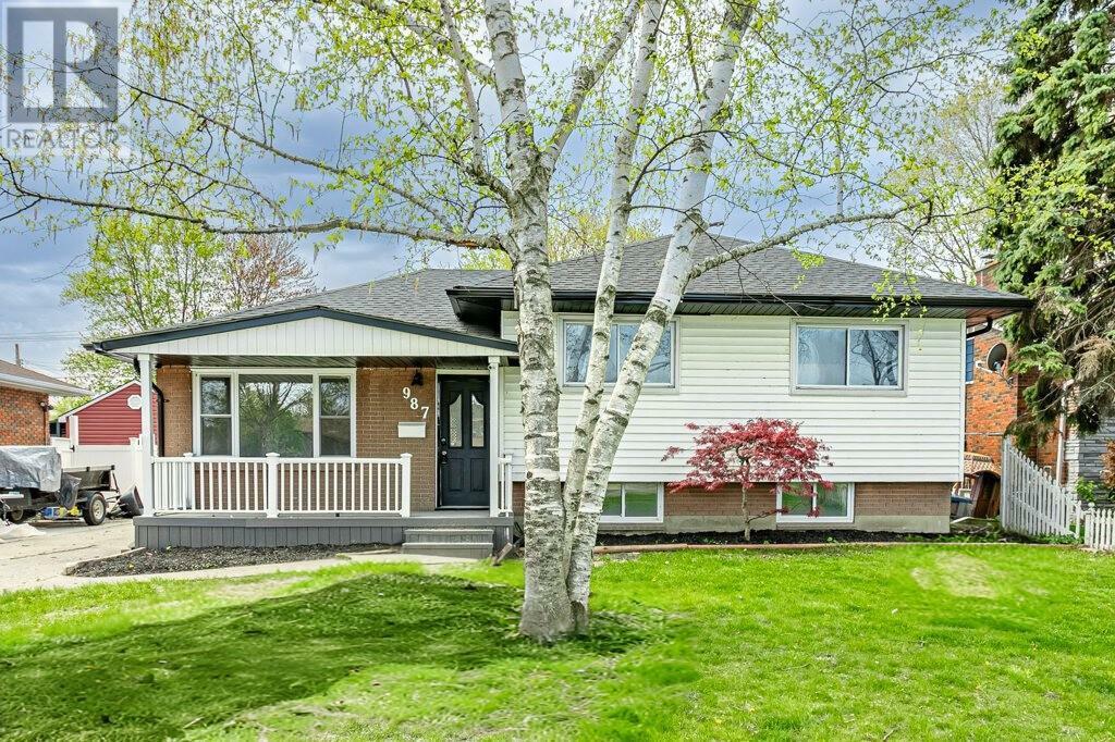 Photo de la propriété:  987 Devine Street  ON N7S 1A9 