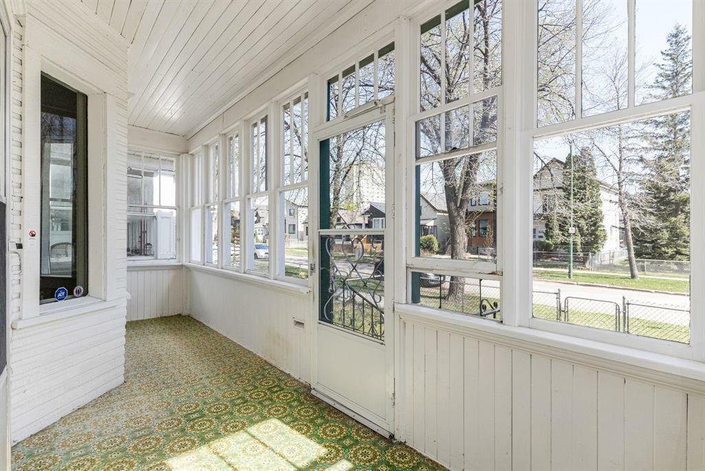 Property Photo: 339 Arnold Avenue MB R3L 0W6